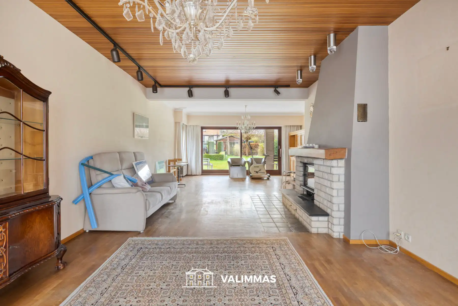 Ruime en zeer verzorgde villa met garage en mooie tuin... foto 3