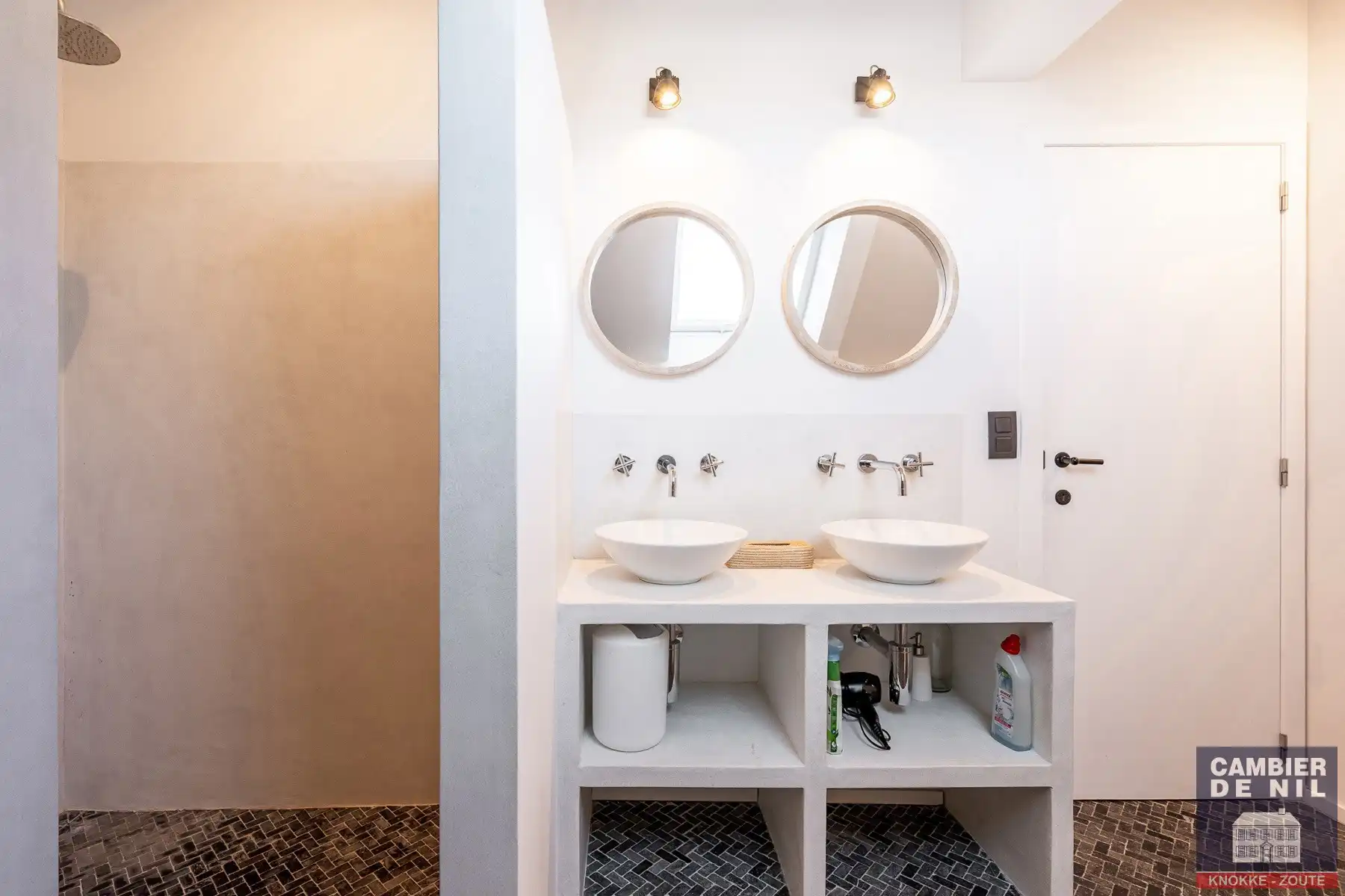 Instapklare, gemeubelde rijwoning met 5 slaapkamers en tuin – hartje Oud-Knokke foto 27