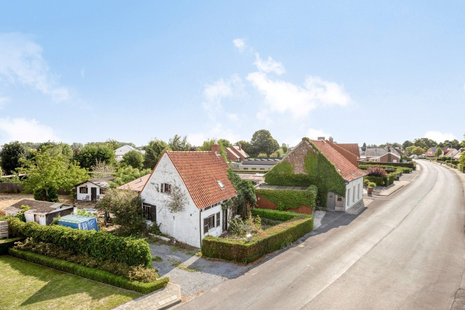 Stuk grond op 570 m2 in een rustige buurt! foto 3