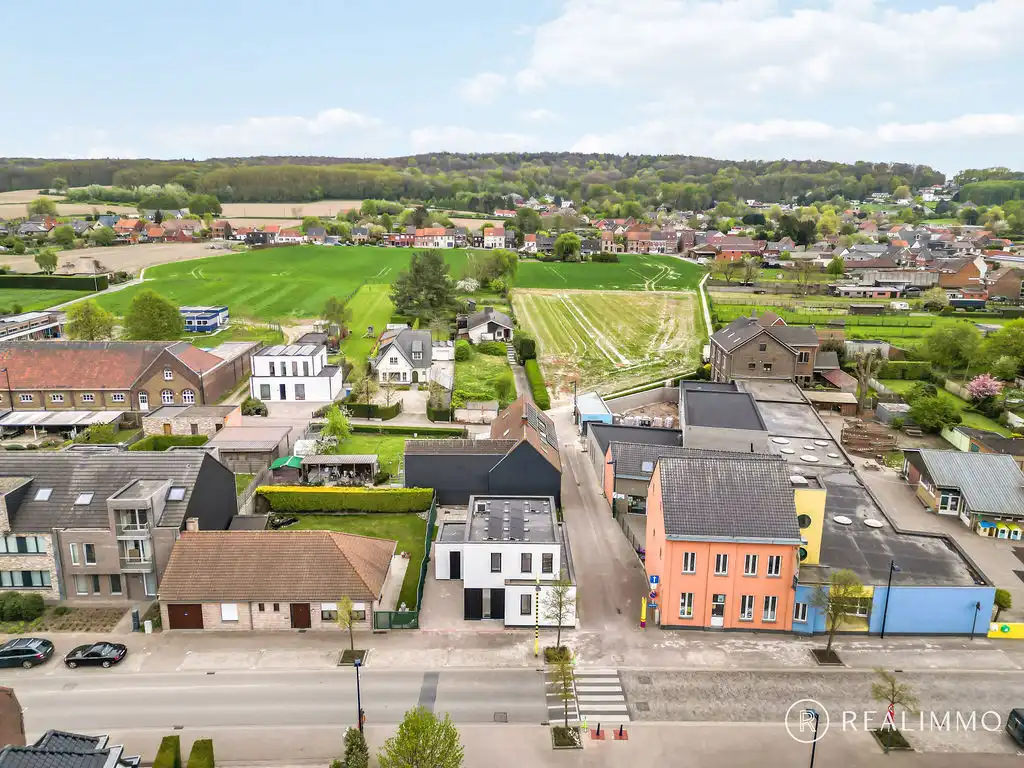 Instapklaar & stijlvol wonen met aangelegde tuin, oprit én terras! foto 20