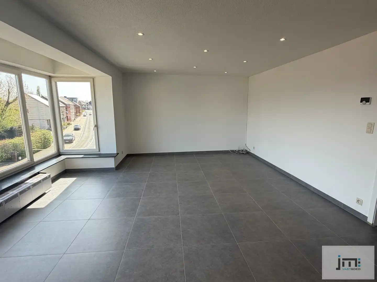 Gerenoveerd appartement met 4 slaapkamers foto 3