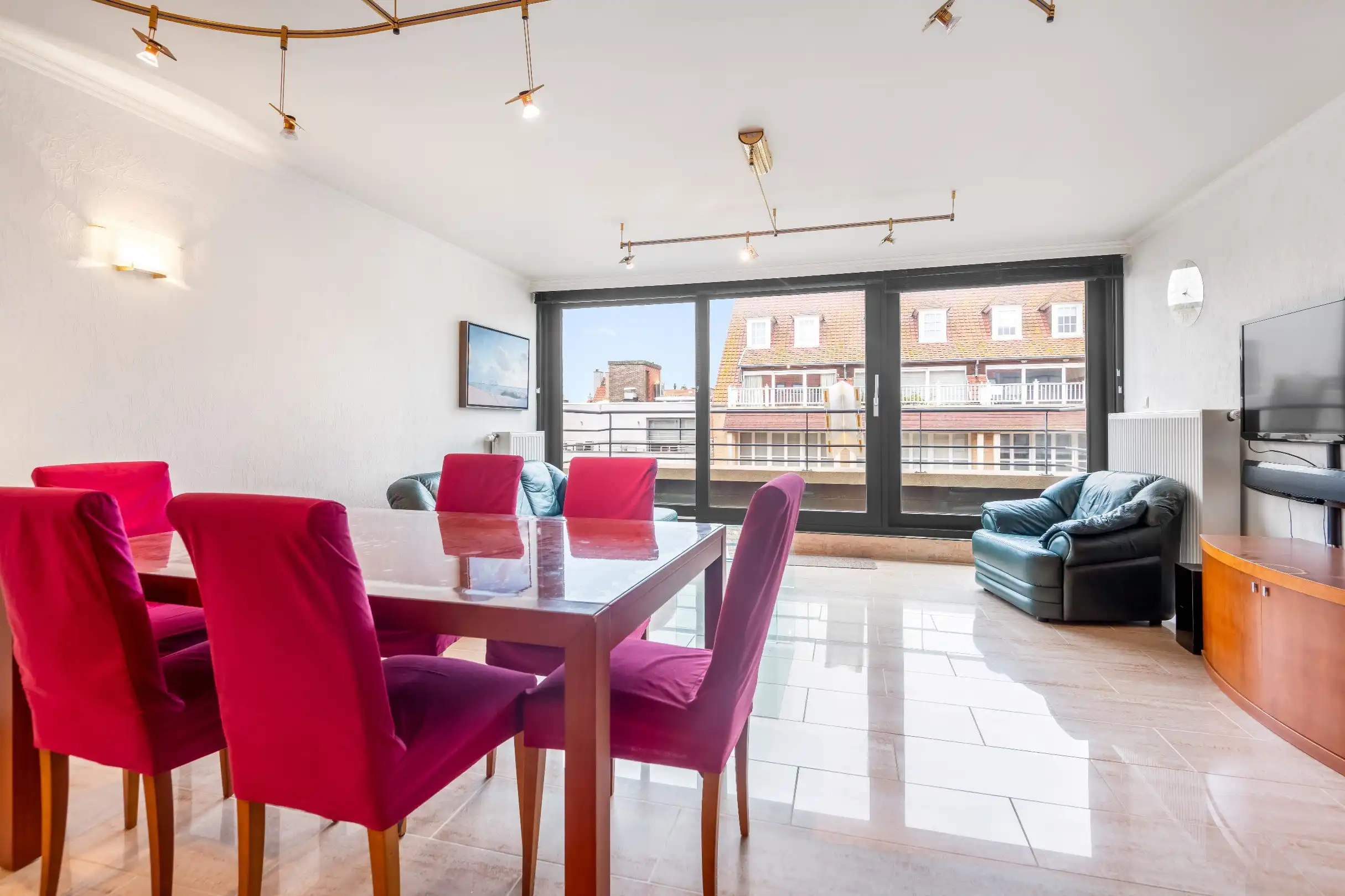 Duplexappartement met zuid-west oriëntatie gelegen vlakbij de Lippenslaan en de Zeedijk. Inpandige garagebox te koop foto 4