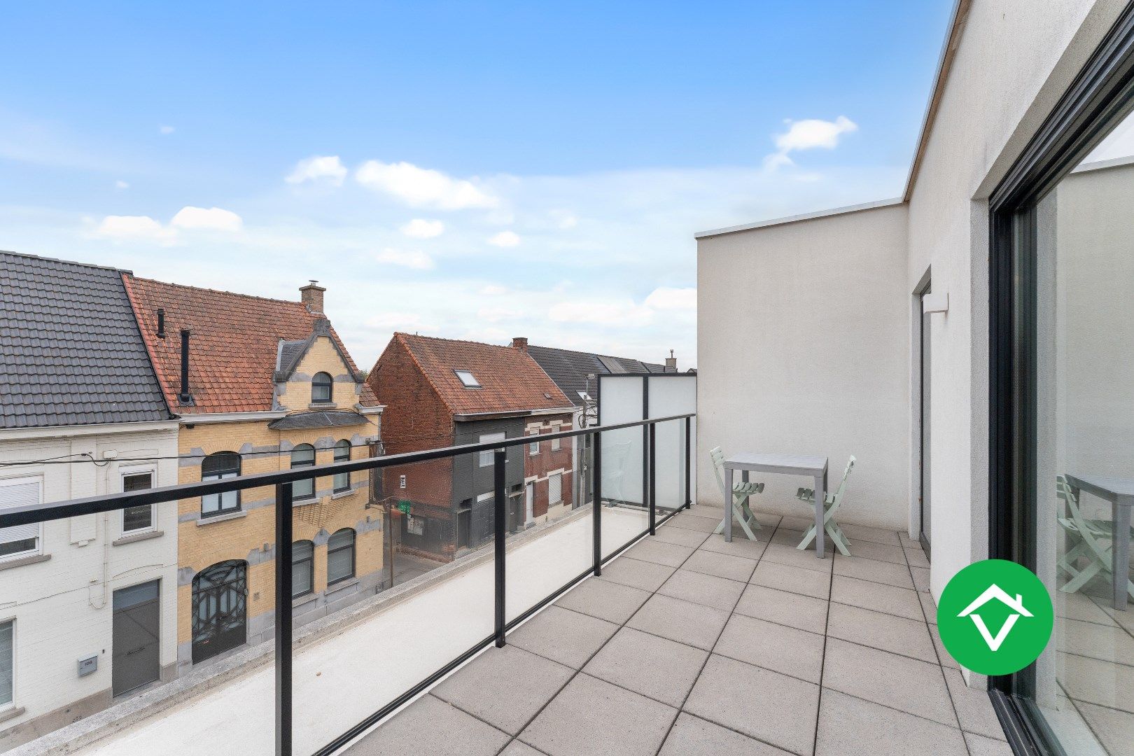 Recent, instapklaar appartement met één slaapkamer, ruim terras en autostaanplaats te Roeselare foto 12