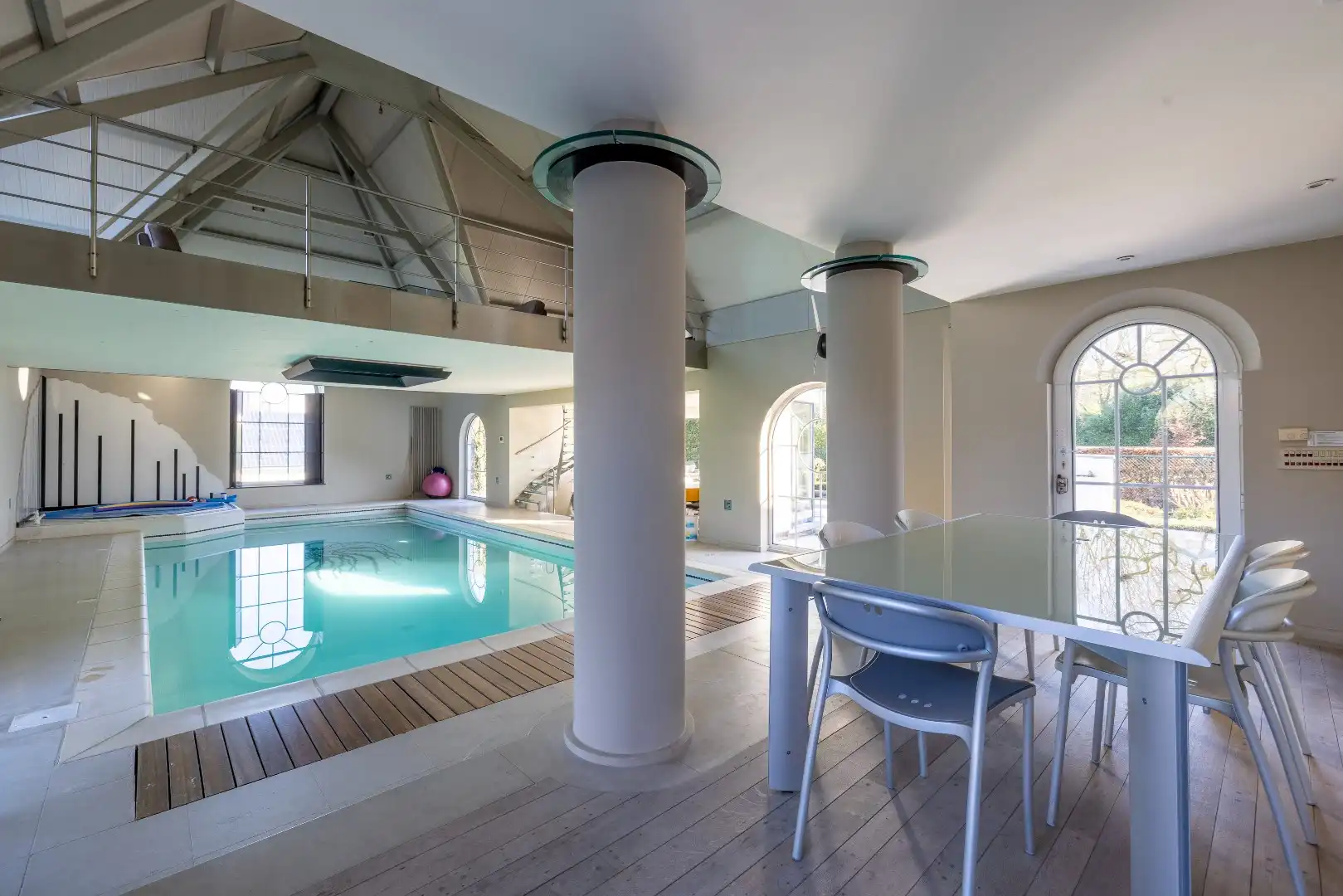 Unieke villa met binnenzwembad op een toplocatie  foto 10