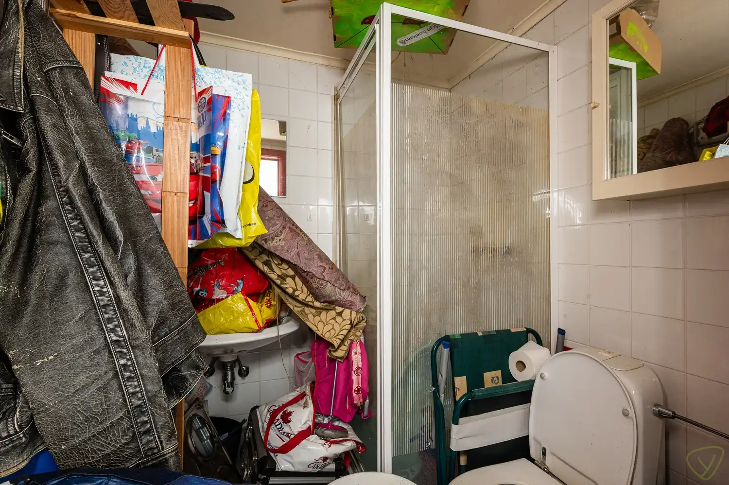 Te renoveren woning met veel potentieel foto 12