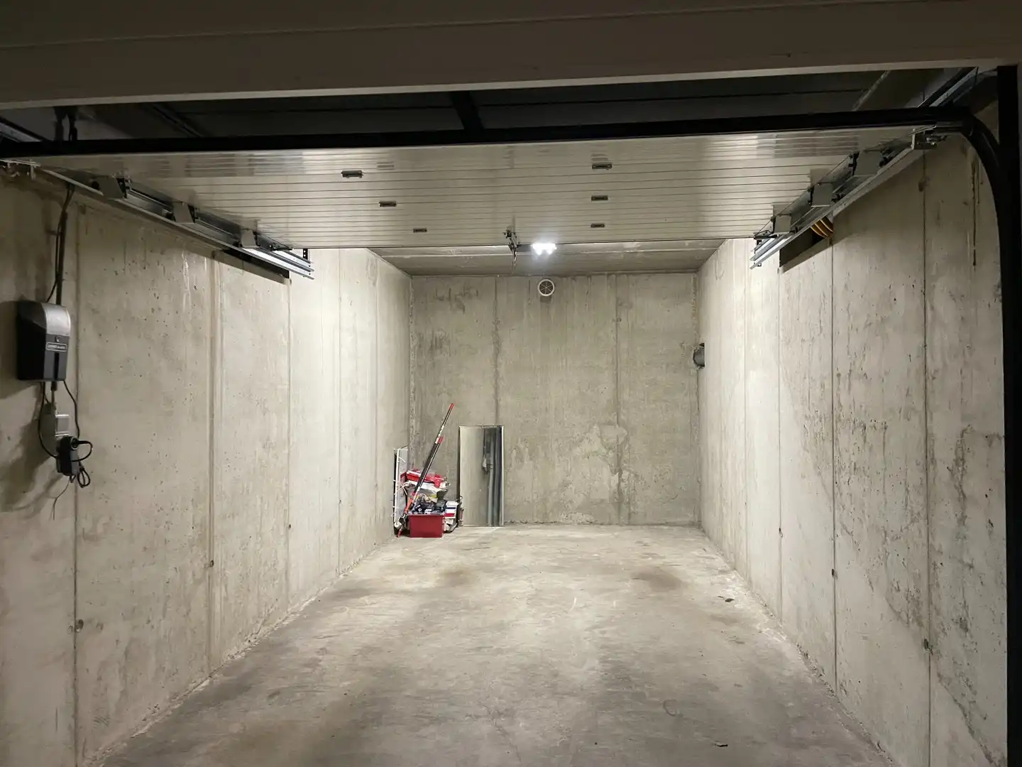 Instapklaar 1-slaapkamerappartement met terras en garagebox in hartje Lommel. foto 15