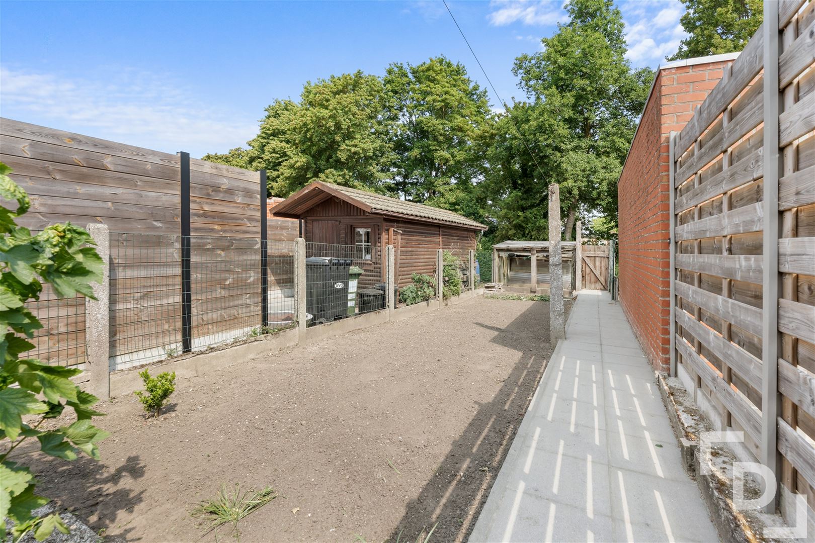Te renoveren woning met uitweg te koop op centrale locatie in Ieper. foto 22
