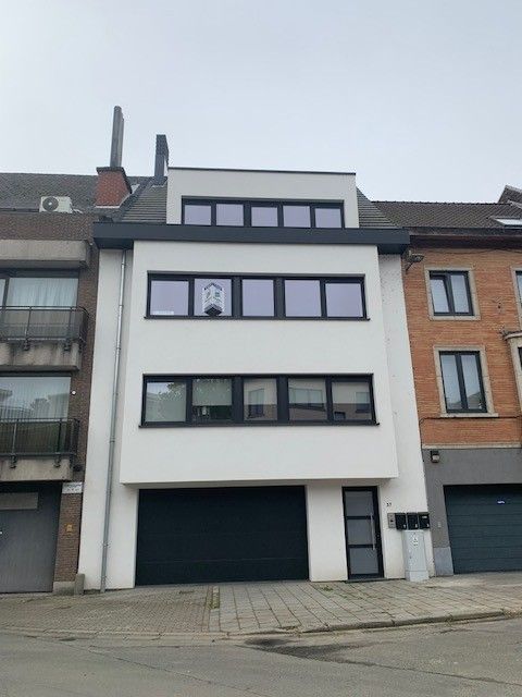 Zeer lichtrijk, mooi afgewerkt modern appartement foto 1