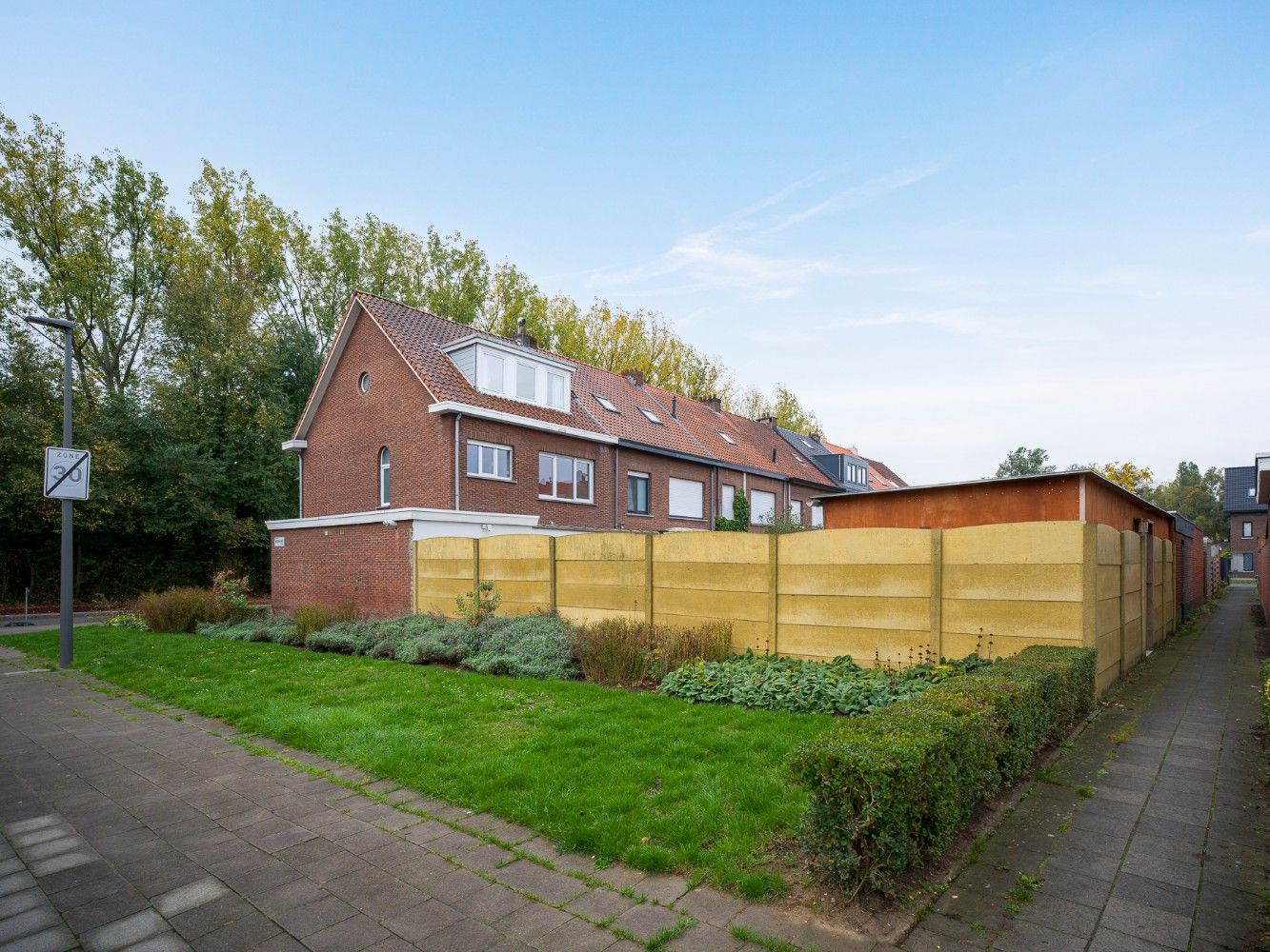 Ruime, instapklare woning met 4 slpk., inpandige garage en tuin foto 34
