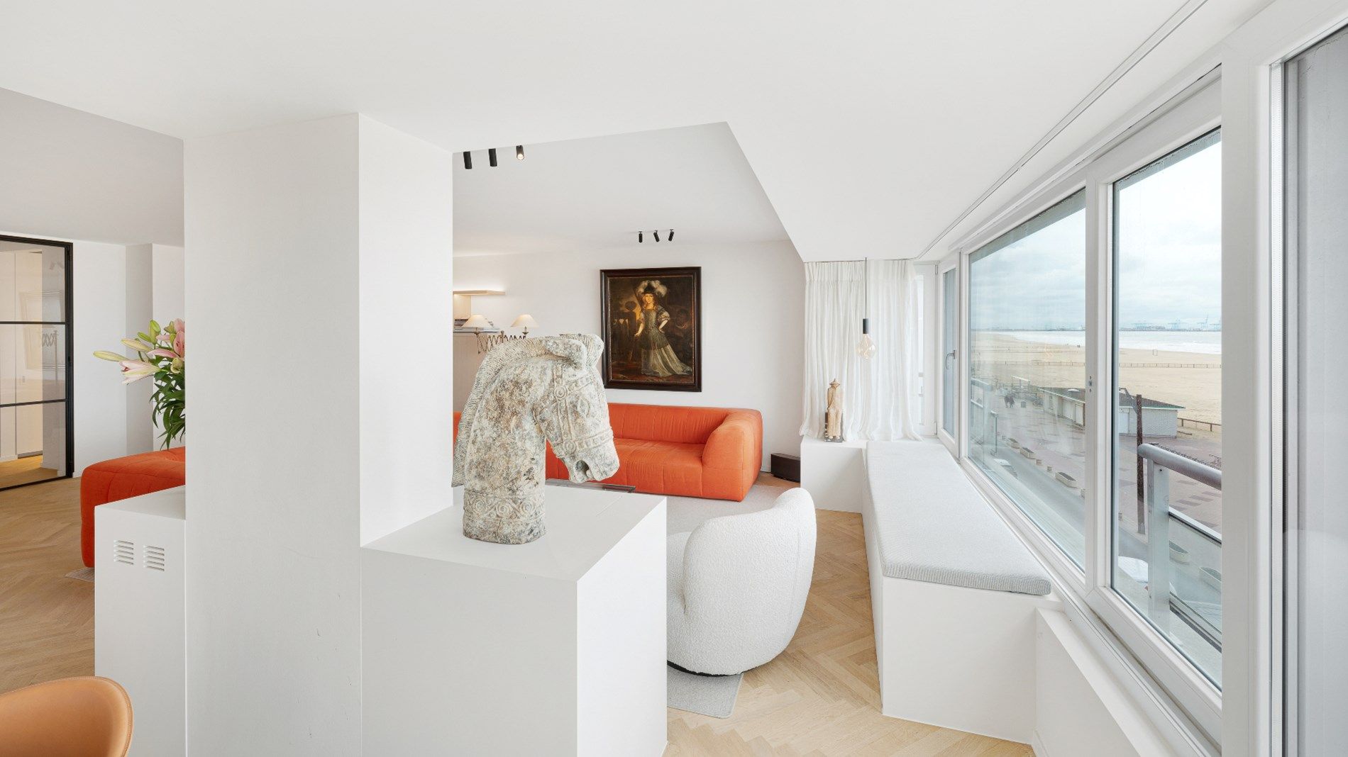 Luxueus vernieuwd appartement op de Zeedijk vlakbij het Rubensplein te Albertplage. foto 12