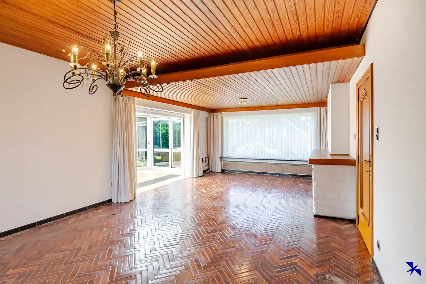 Karaktervolle villa met 5 slpks, dubbele garage en tuin foto 4