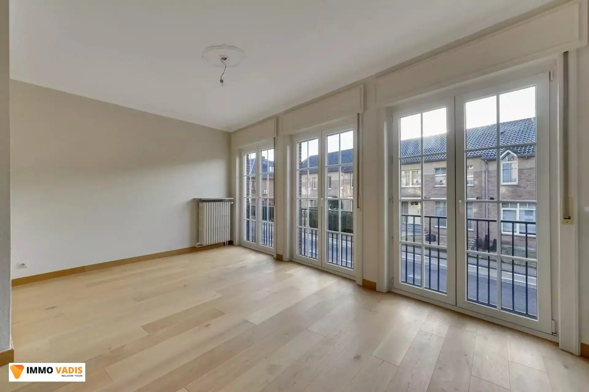 Karaktervolle herenwoning met vier slaapkamers, inpandige garage en tuin foto 5