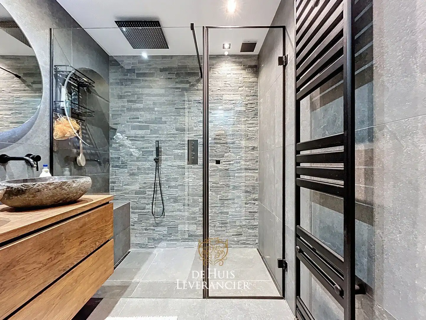 Trendy hi-tech appartement in hartje Edegem te koop foto 14