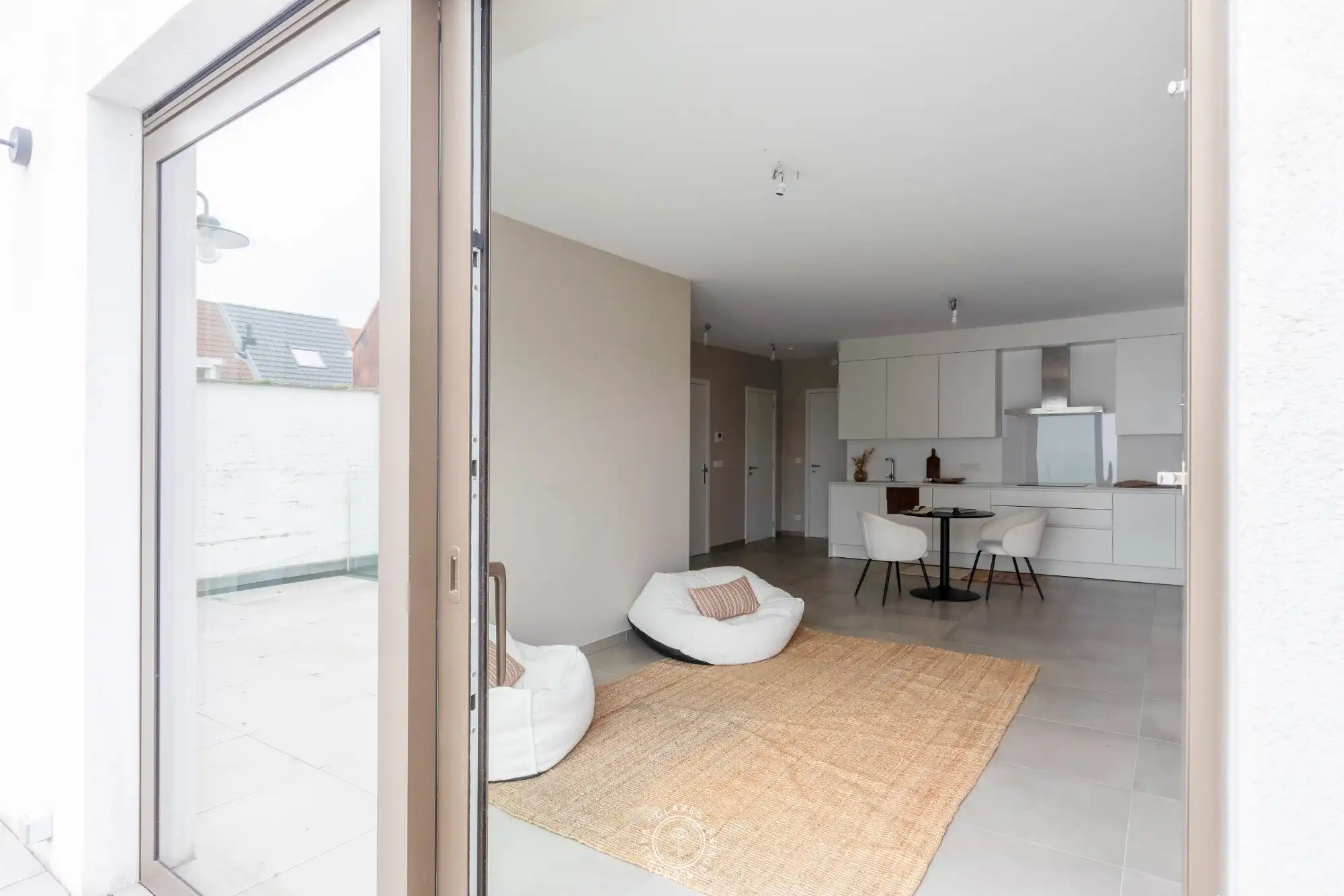 Instapklaar 2 slaapkamer appartement met groot terras foto 5