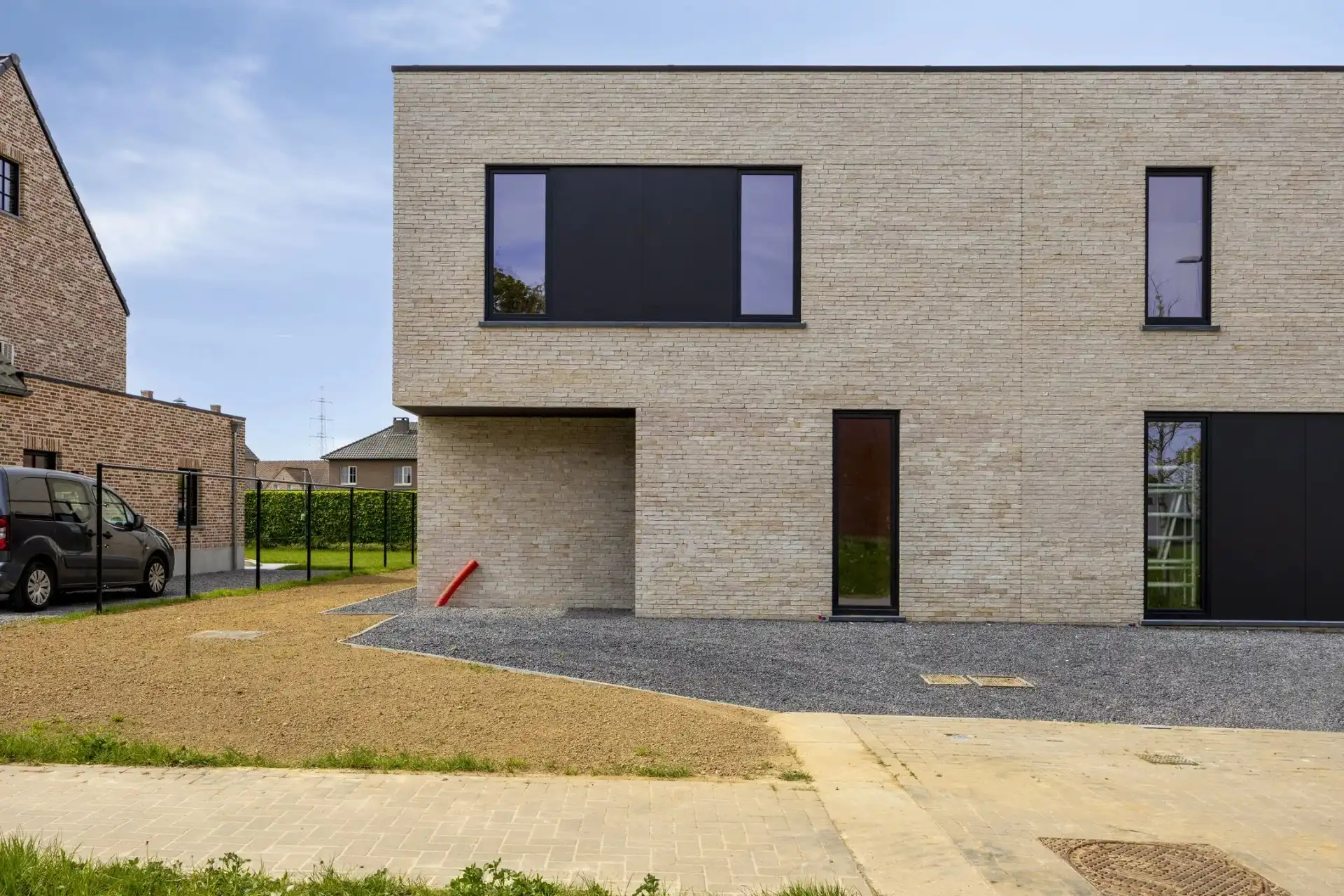 INSTAPKLARE NIEUWBOUWWONING MET 3 SLPK’S (LOT 12) IN MILLEN – RIEMST foto {{pictureIndex}}