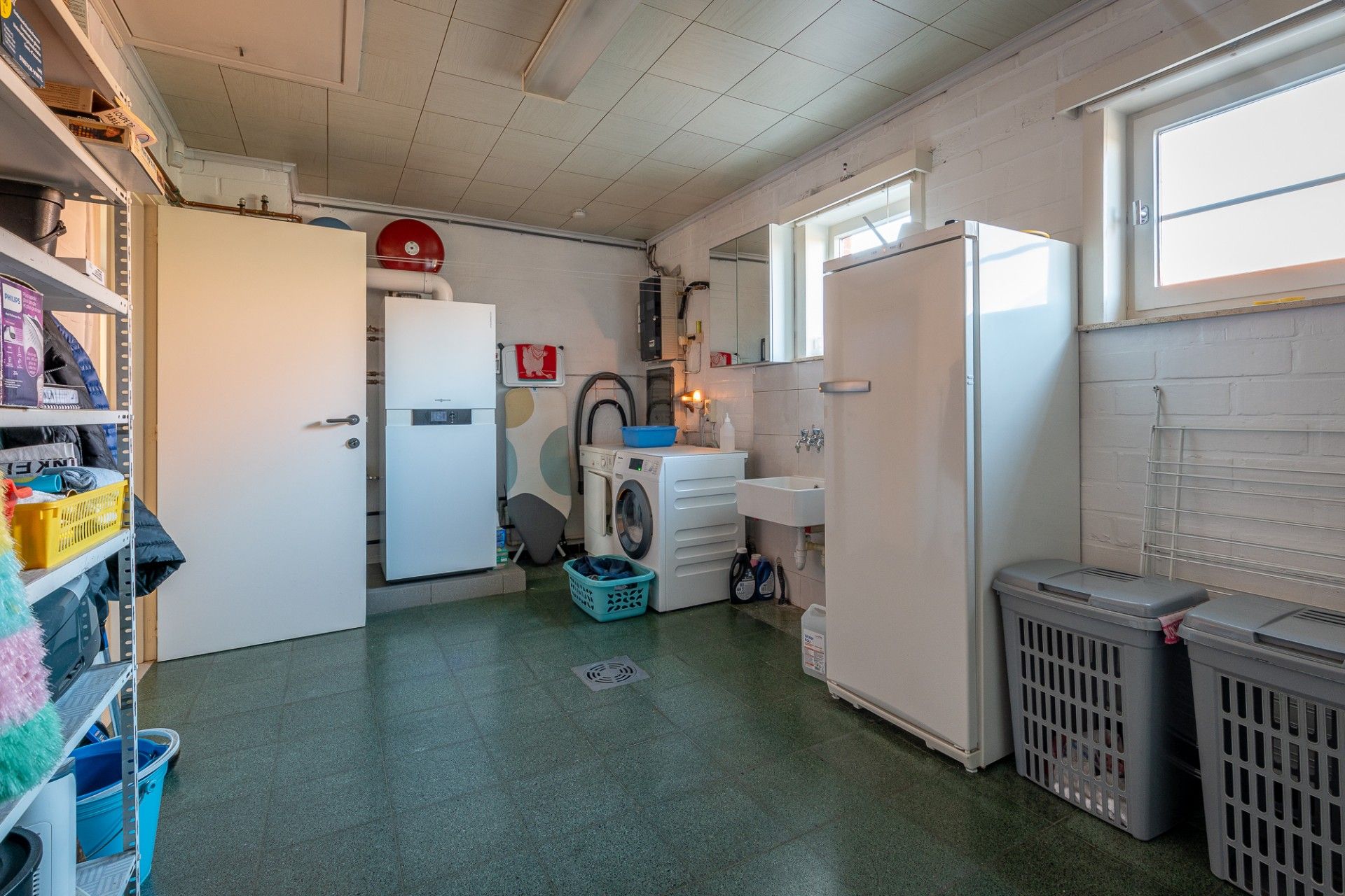 Rustig gelegen, ruime woning met magazijn foto 19