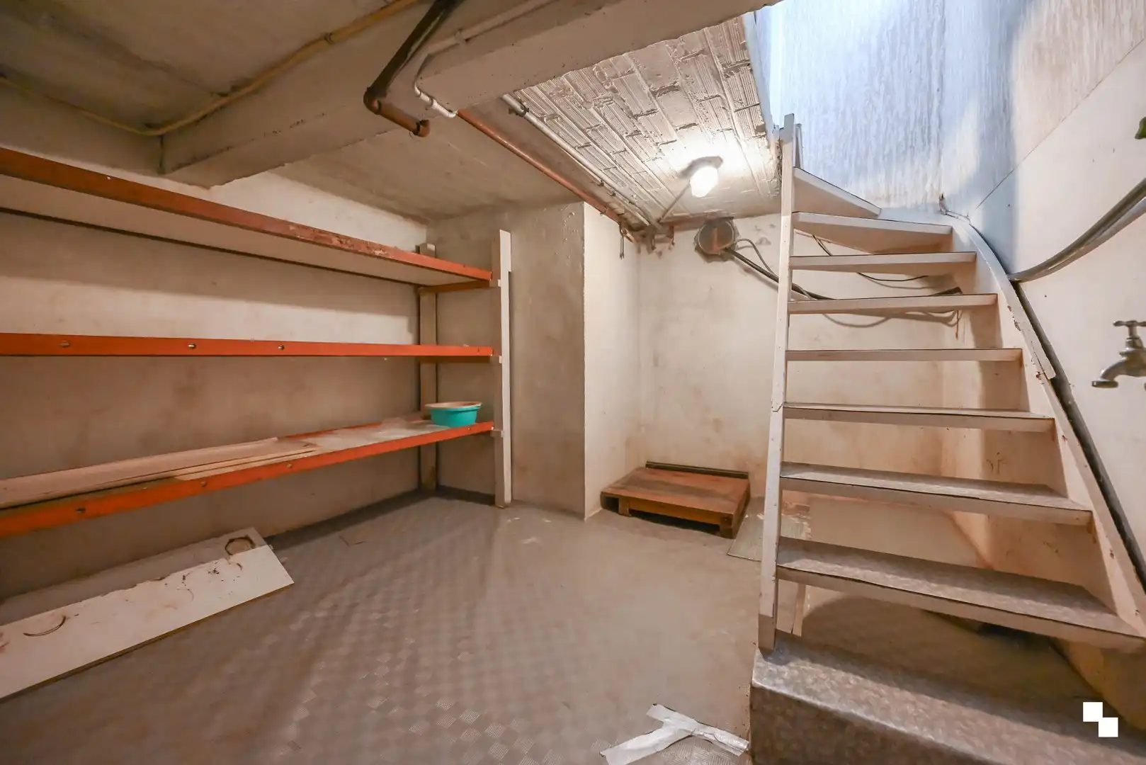 Gezellige, te moderniseren halfopen woning in rustige buurt te Izegem foto 8