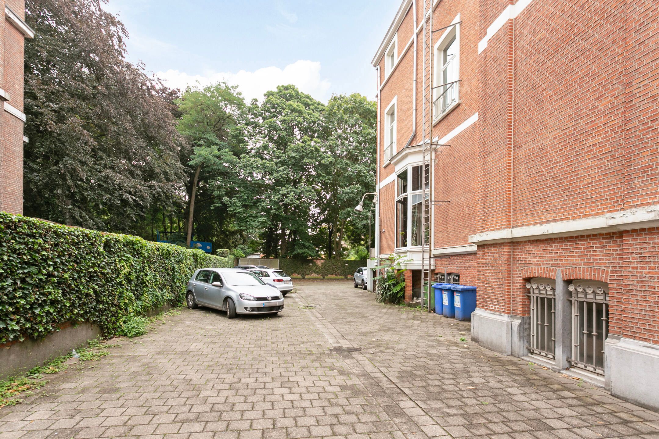 ANTWERPEN - Majestueus gebouw met parking foto 22