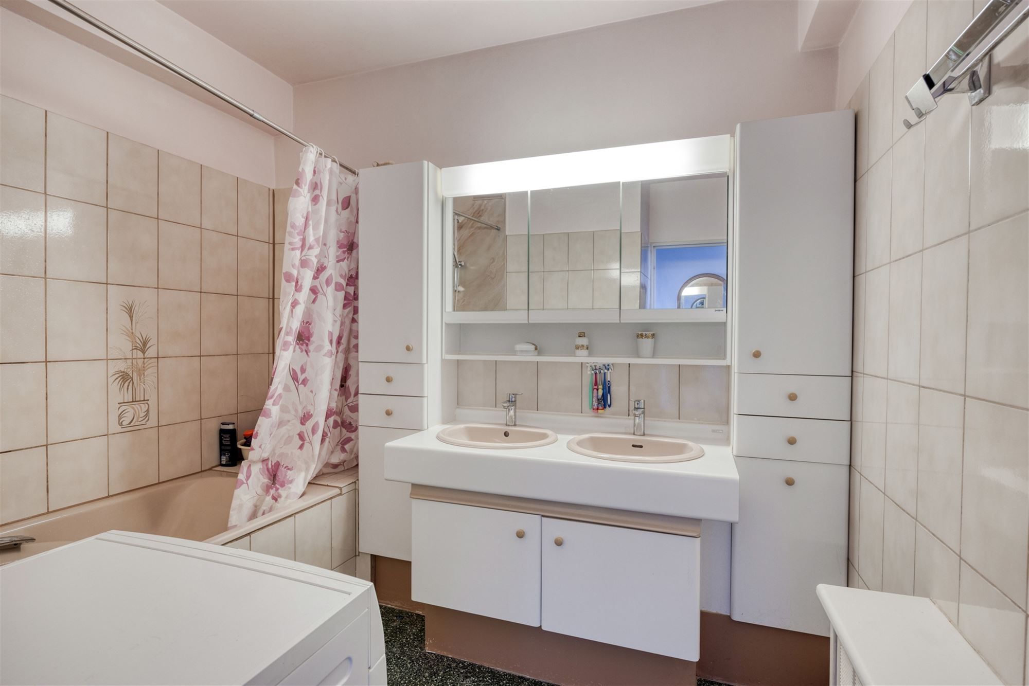 Verhuurd appartement met drie slpk en terras met prachtig uitzicht foto 14