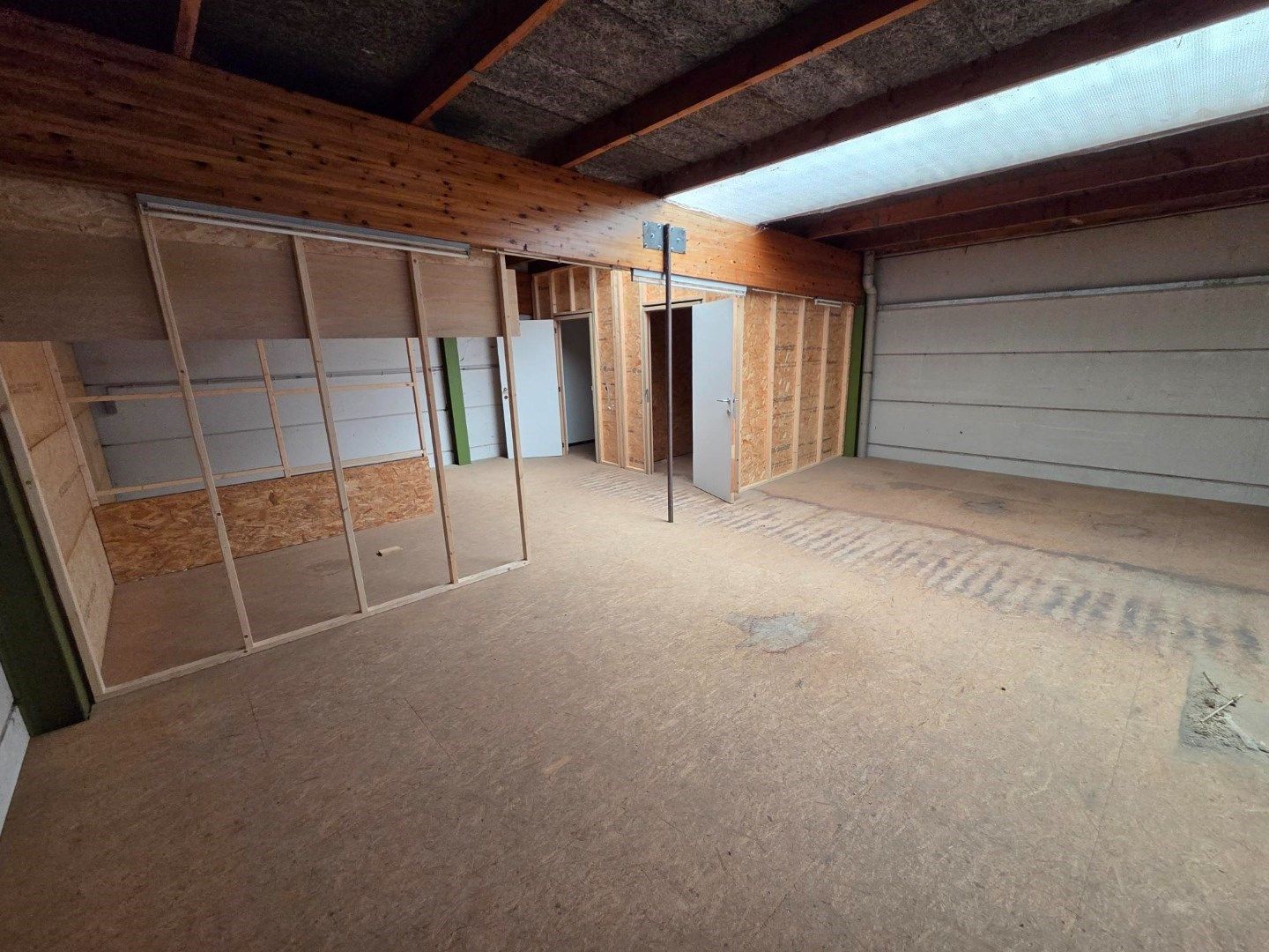Opslagruimte van 555m² met bureel foto 13