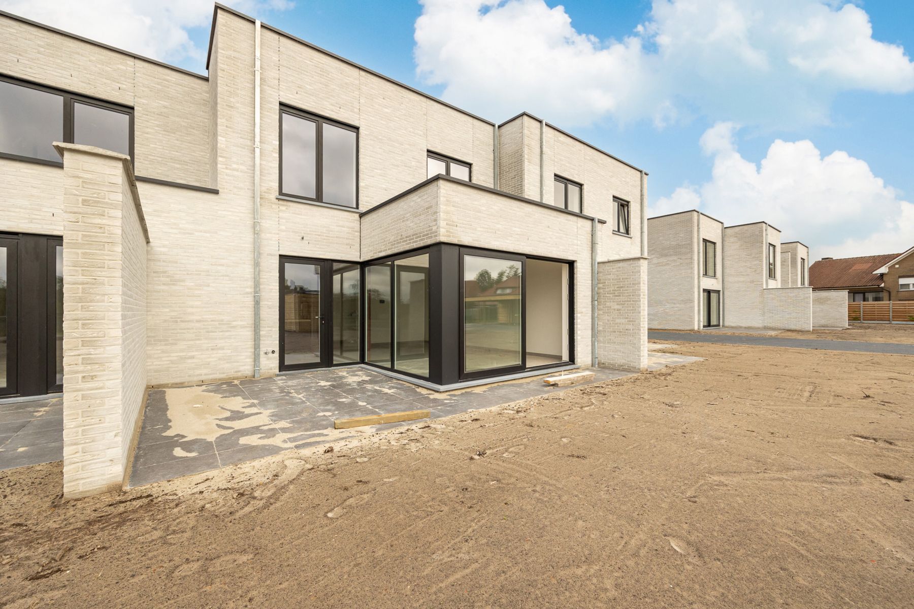 Woning met 3 slaapkamers en carport/fietsenberging op perceel van ca 366m² foto 20