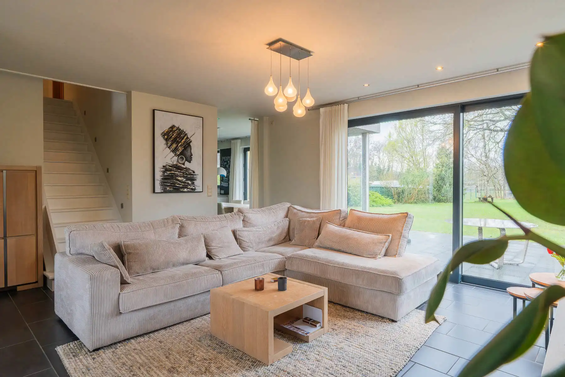 Ruime en moderne open bebouwing met prachtige tuin foto 8