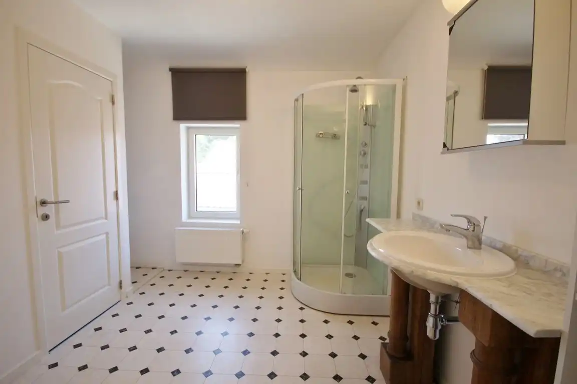Appartement met 2 slaapkamers, dakterras en parkeer gelegenheid. foto 7