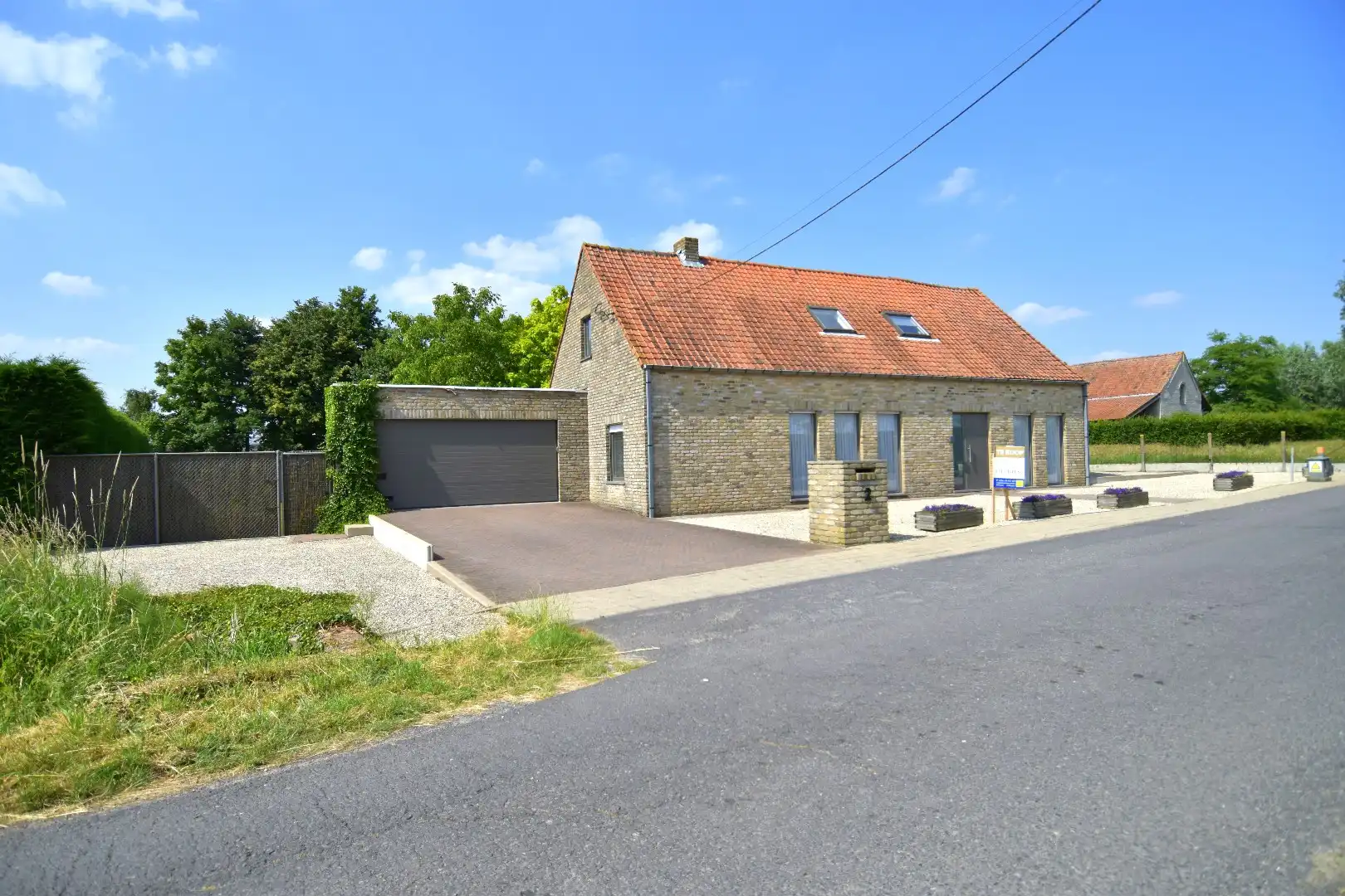 Hoofdfoto van de publicatie: Landelijk wonen in alle comfort én met 4 slaapkamers te Sint-Eloois-Winkel