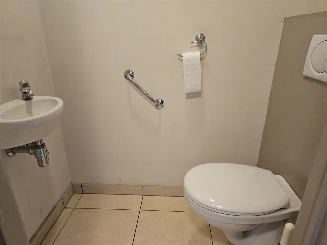 Appartement met terras en garage in het centrum van Moerbeke foto 7