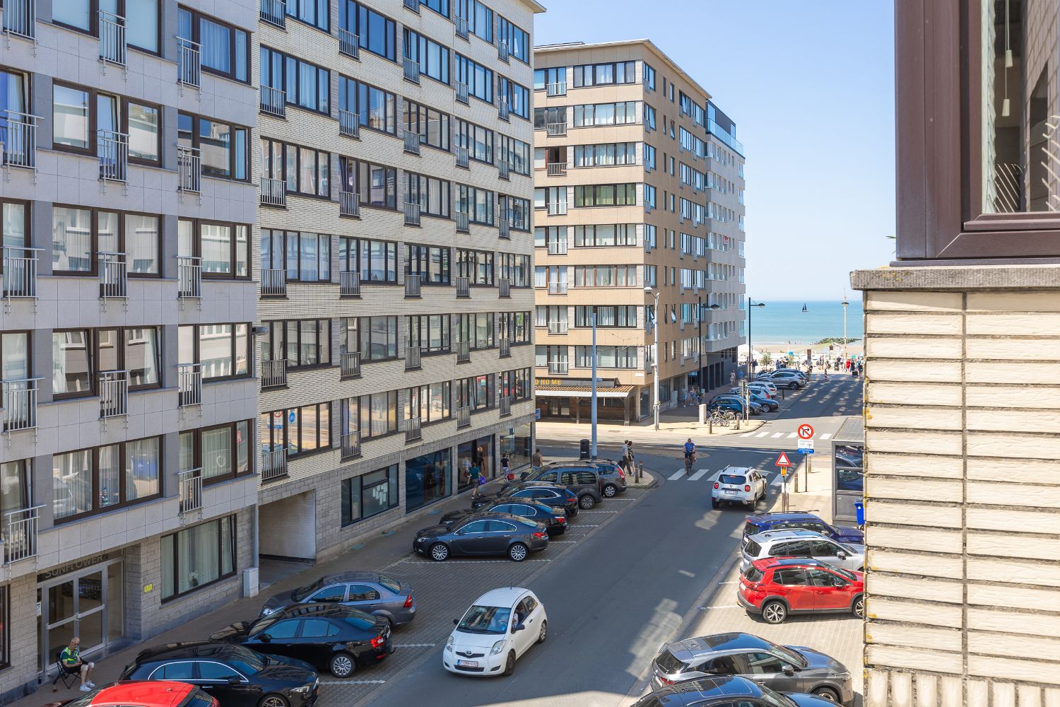 Knus 2 slaapkamer appartement met zonnig terrasje op vlakbij het strand en centrum. foto 4