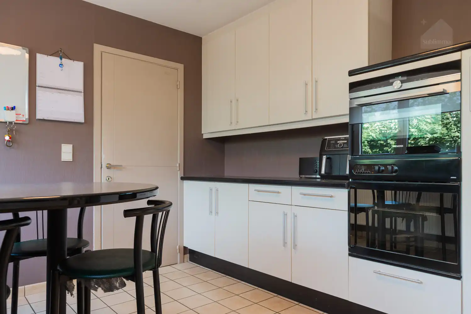 Ruime gezinswoning met 4 slaapkamers op een perceel van 840 m² foto 8
