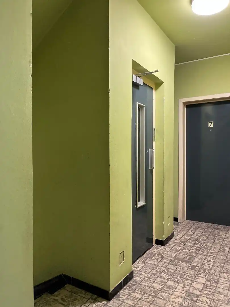 Vrije studio met open zicht op het station foto 13