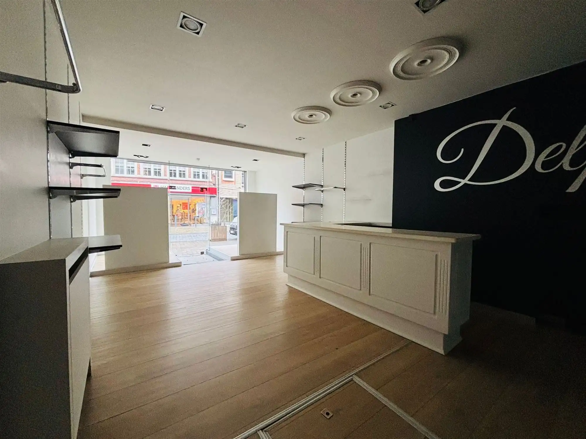 Karaktervol handelshuis met woonst foto 2