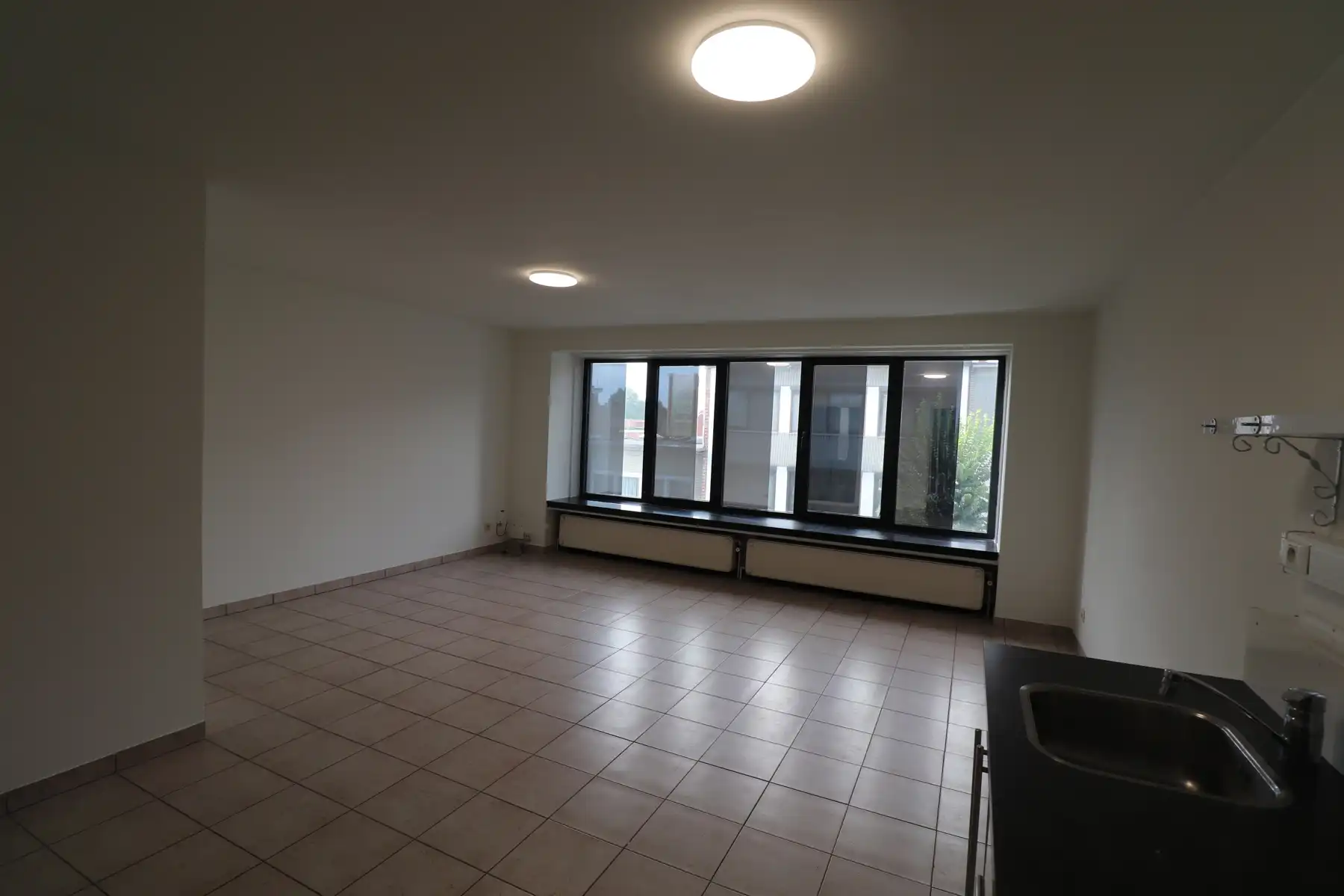 Appartement op de 3de verdieping met 2 slaapkamers en lift. foto 4