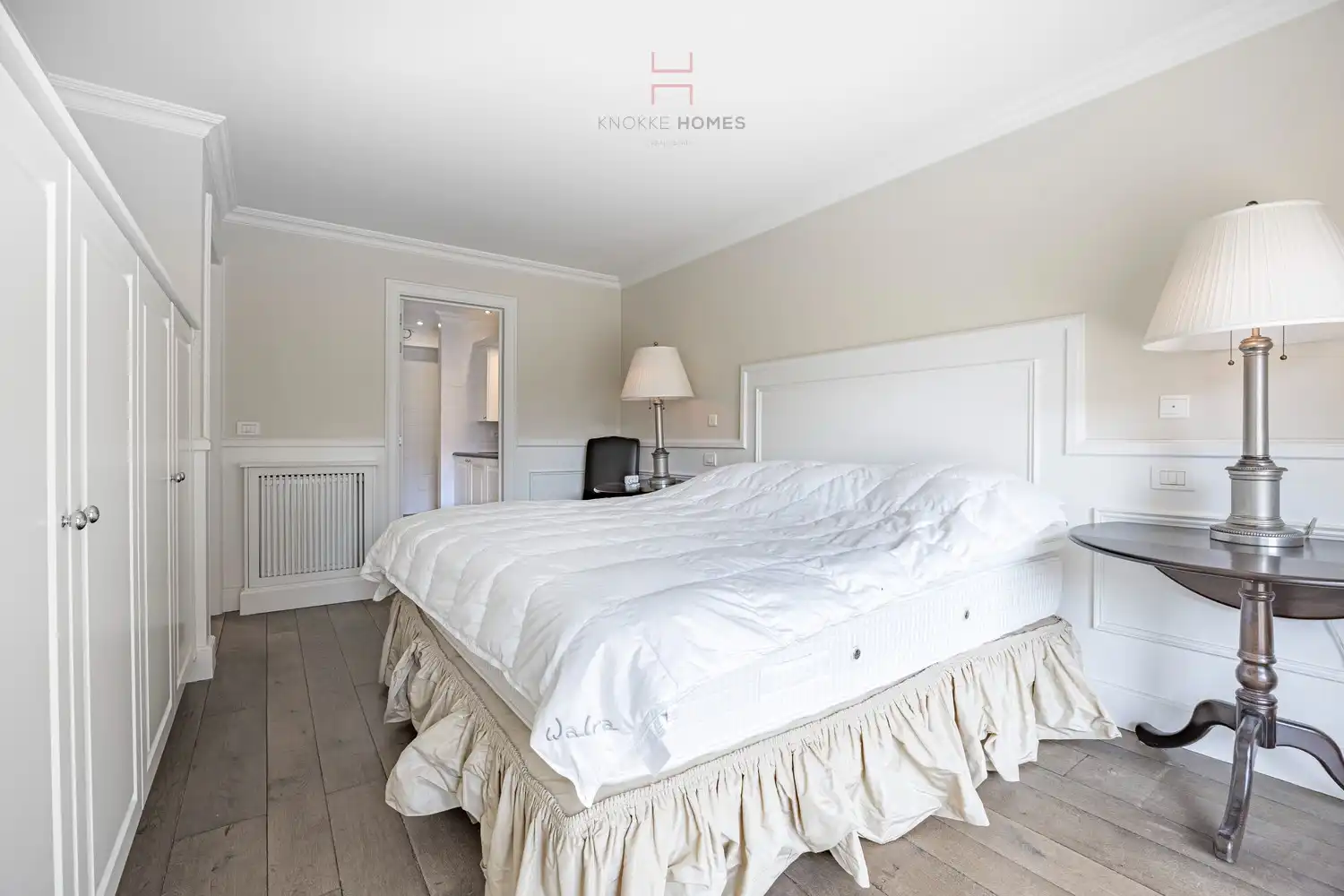 Gemeubeld appartement met frontaal zicht over het Van Bunnenplein en de zee. foto 17