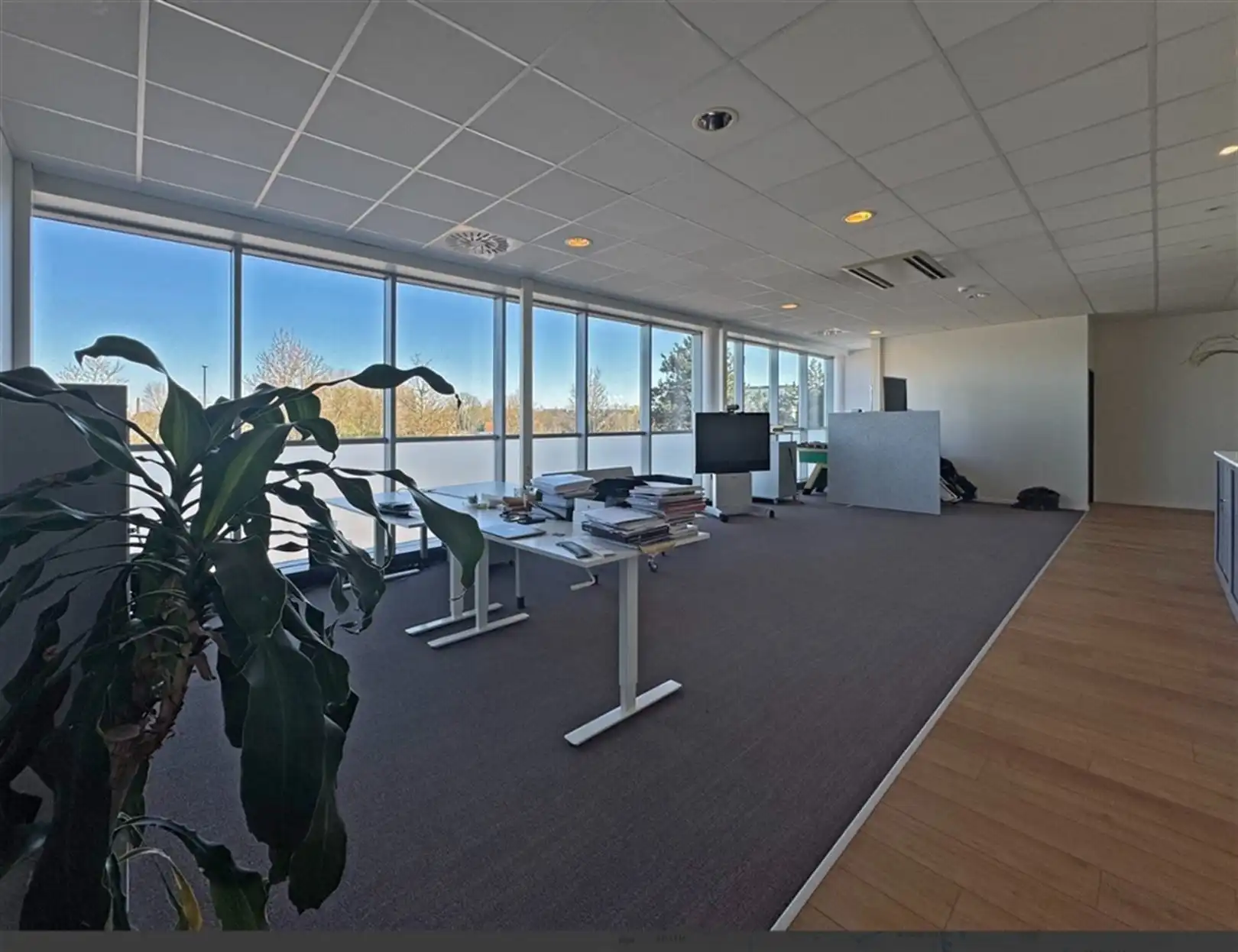 Kantoorgebouw aan de Watersportbaan foto 4