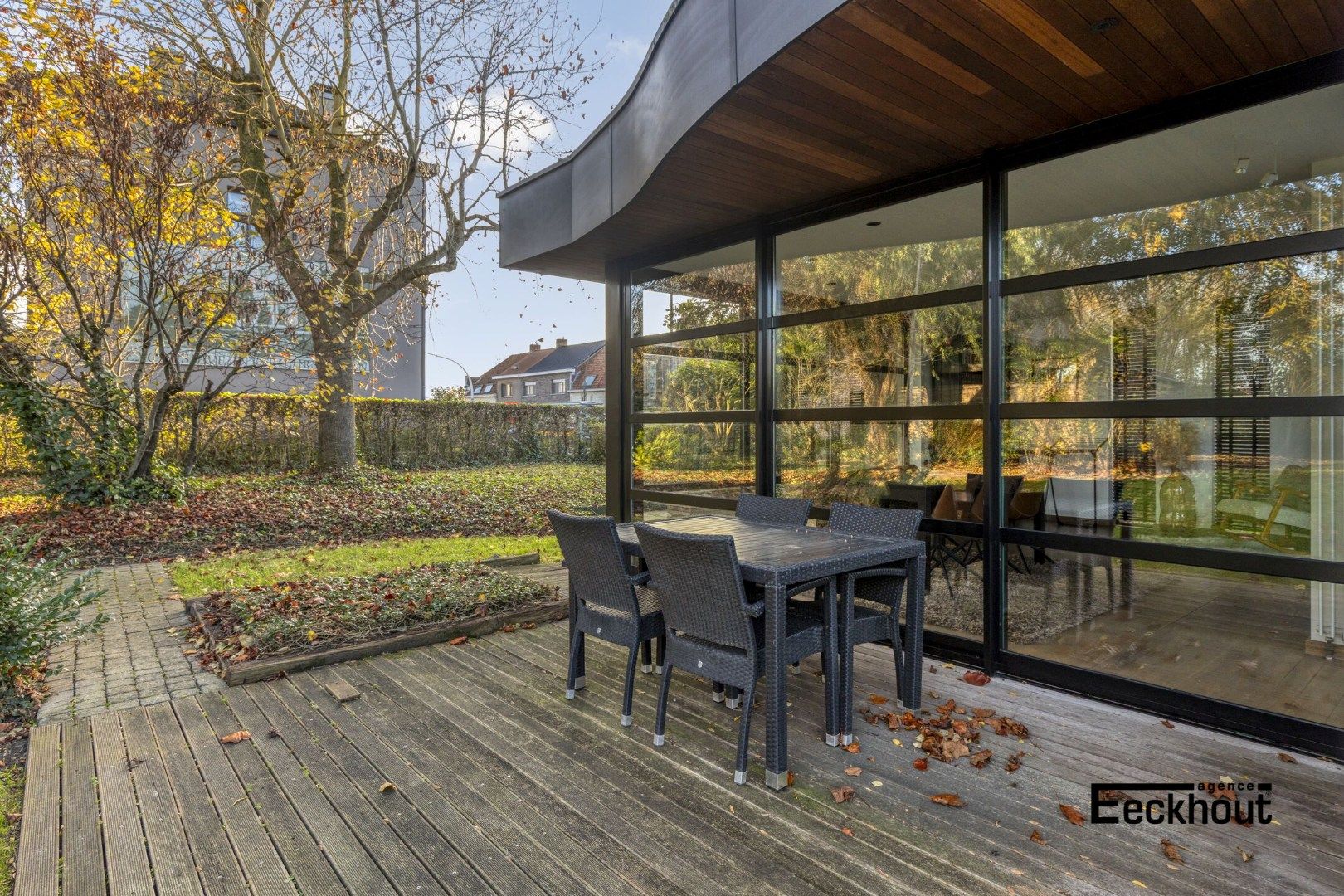 Ruime halfopen woning met prachtige aangelegde tuin en carport voor 2 wagens! foto 26