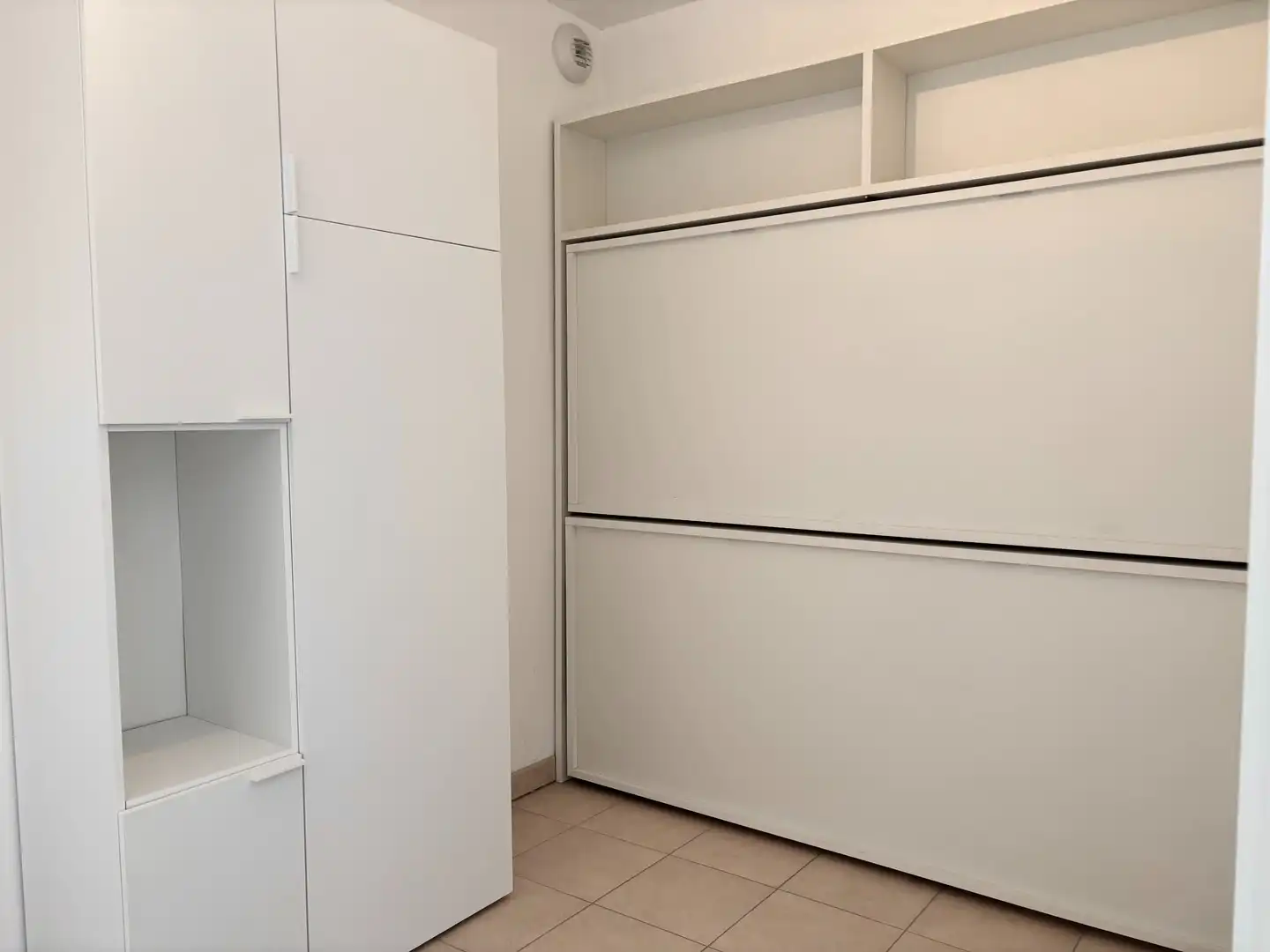 Zonnig appartement met slaapkamer en slaaphoek. foto 6