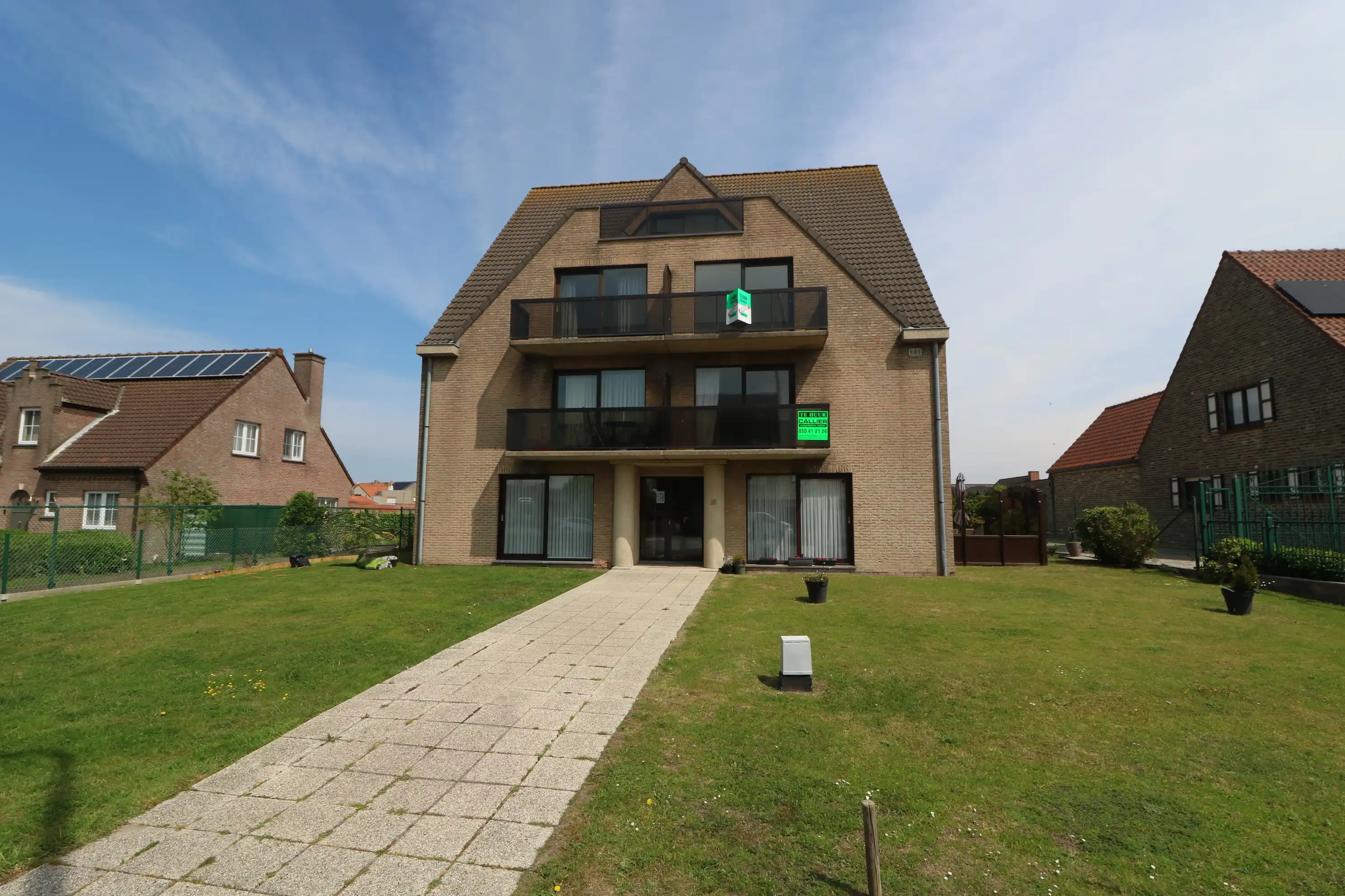 Ruim en lichtrijk hoekappartement met 2 slaapkamers, terras én garage foto 2