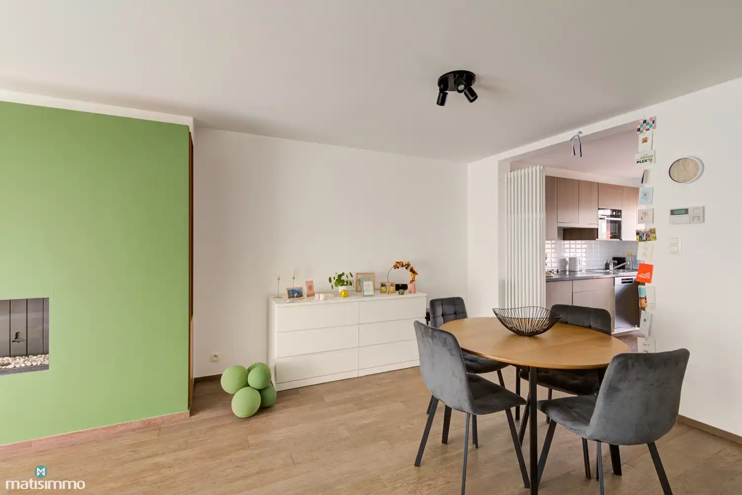 GERENOVEERD APPARTEMENT MET TWEE SLAAPKAMERS, TWEE BALKONS EN ONDERGRONDSE AUTOSTAANPLAATS NABIJ HET CENTRUM VAN HASSELT foto 6