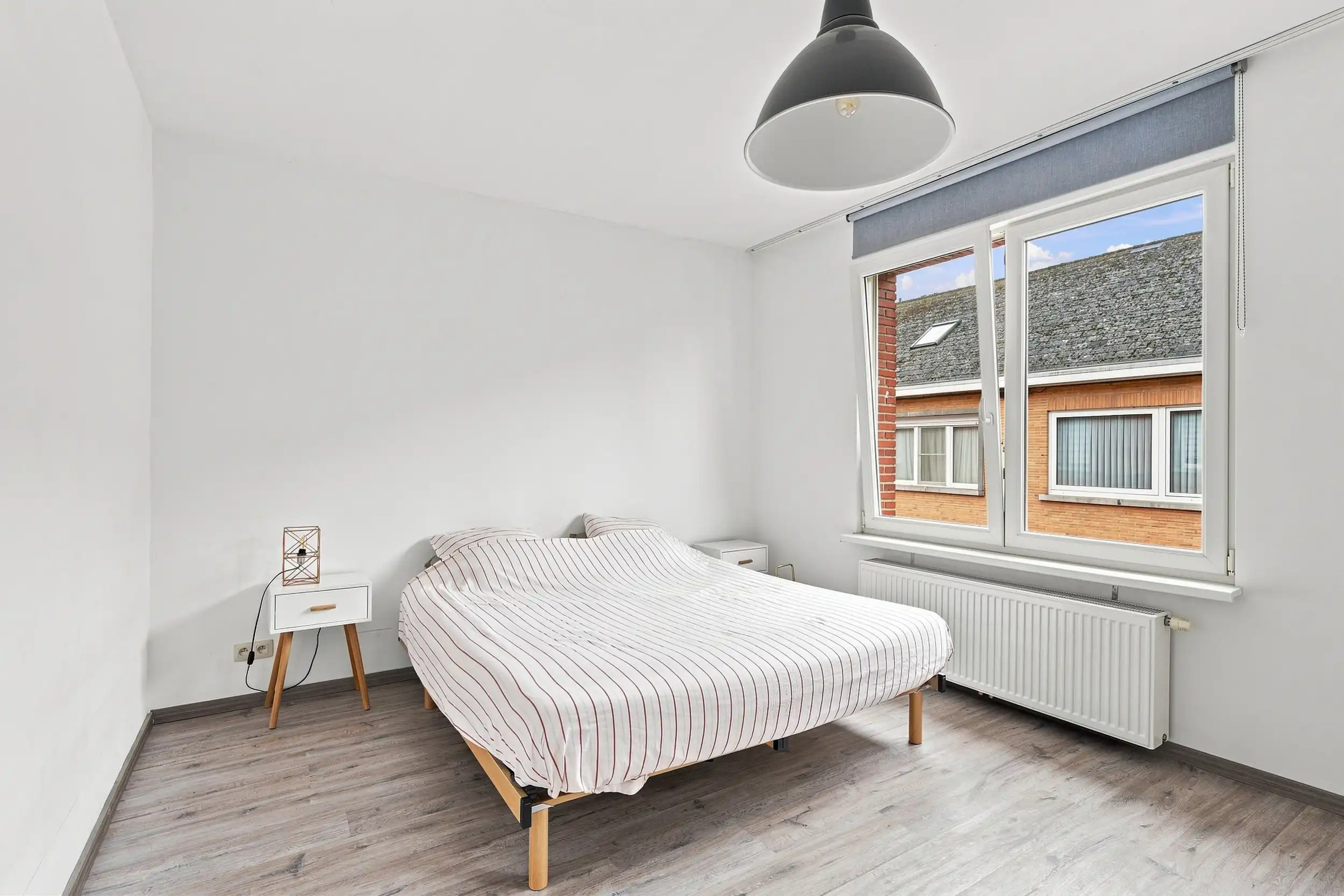 Instapklare woning in het centrum van Zele foto 9