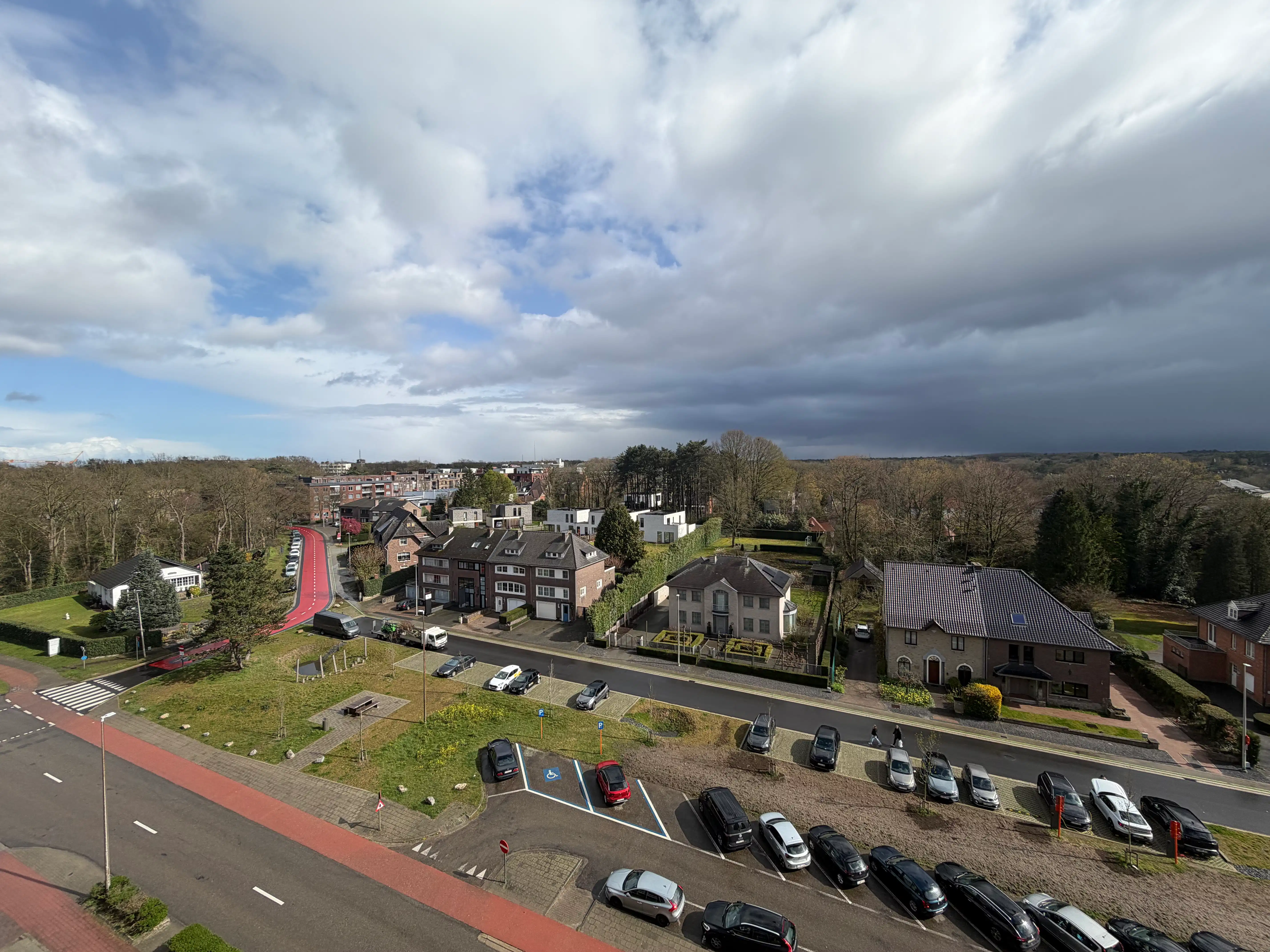 Genk, Reinpadstraat 17 bus 18 - Ruim appartement met 3 slaapkamers, autostaanplaats en kelderberging nabij Genk-centrum. foto 3