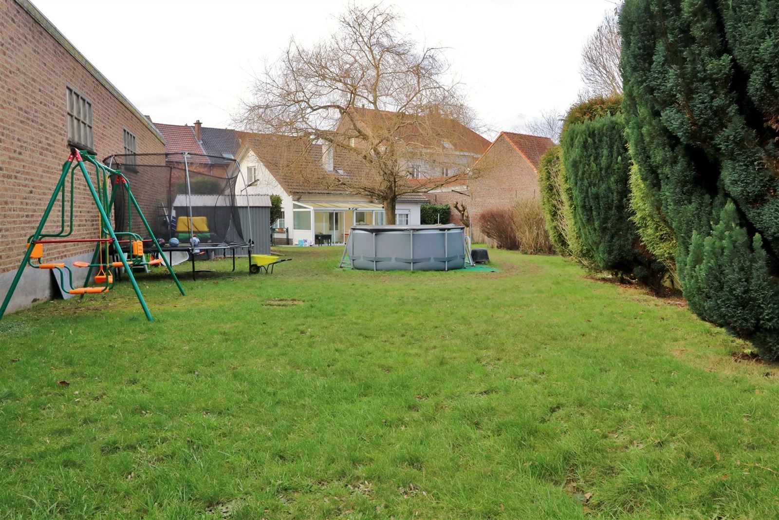 Villa  met 3 slaapkamers, garage en grote tuin. foto 22