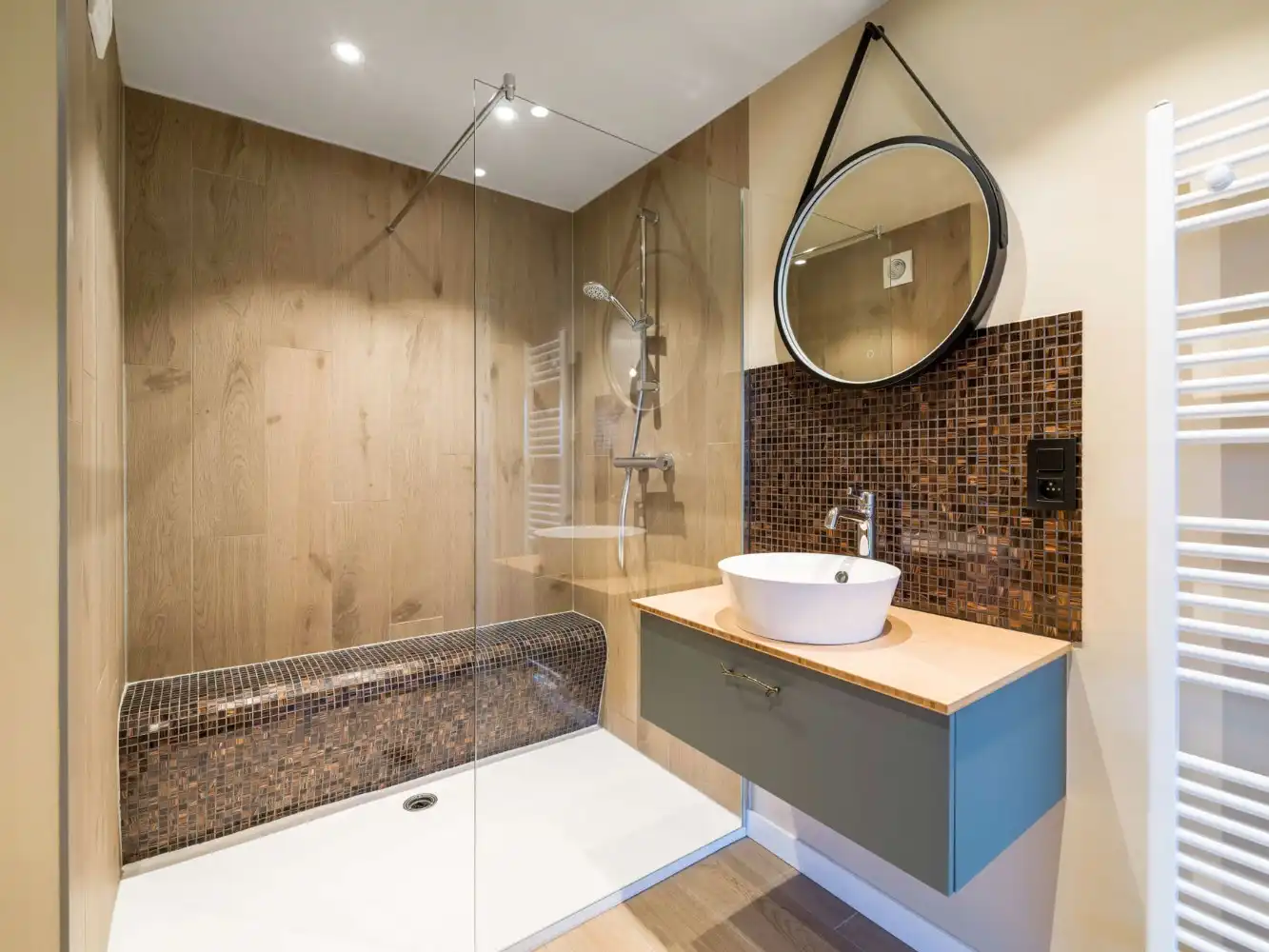 Gerenoveerde serviceflat op 4e verd. met 1 slpk. en terras foto 9