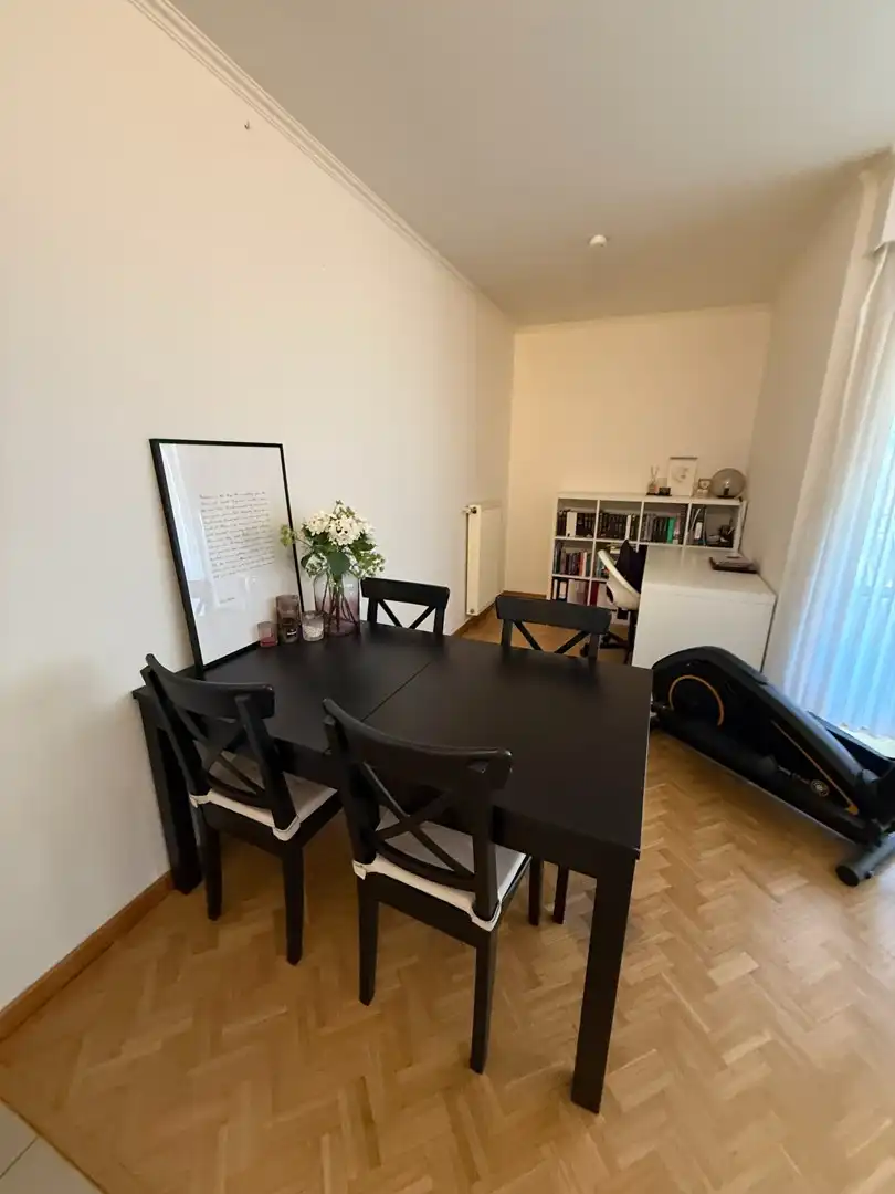 Instapklaar 1-slaapkamerappartement met terras en garagebox in hartje Lommel. foto 12