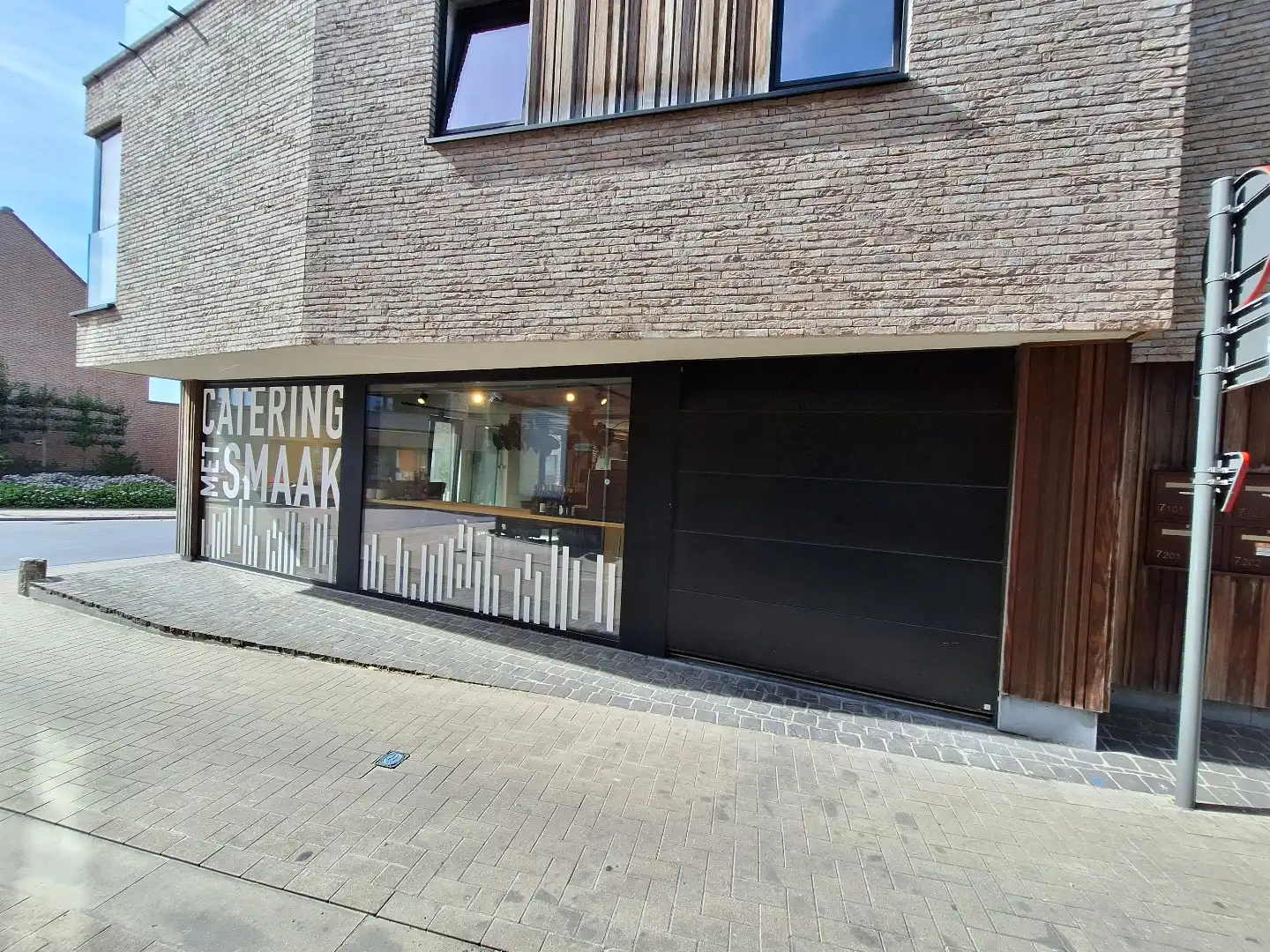 Recente handelsruimte met garage in centrum Oedelem foto 2