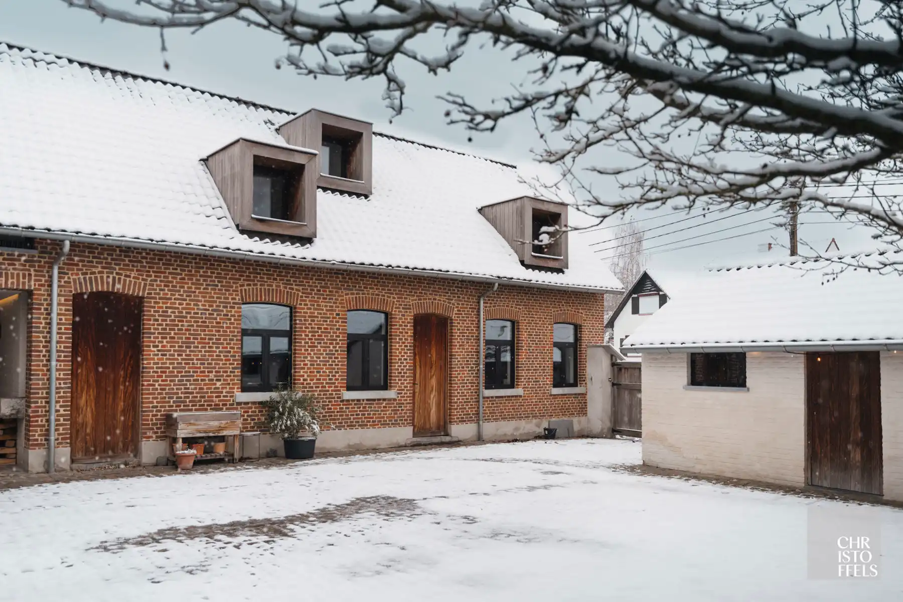 Exclusieve vierkantshoeve met buitenzwembad en vrij uitzicht op perceel van 3.213m² foto 26