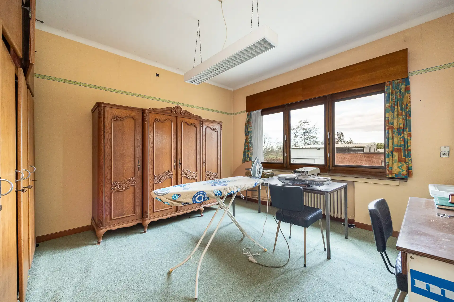 Ruime villa met garage en zwembad + bouwgrond + 2 magazijnen foto 50