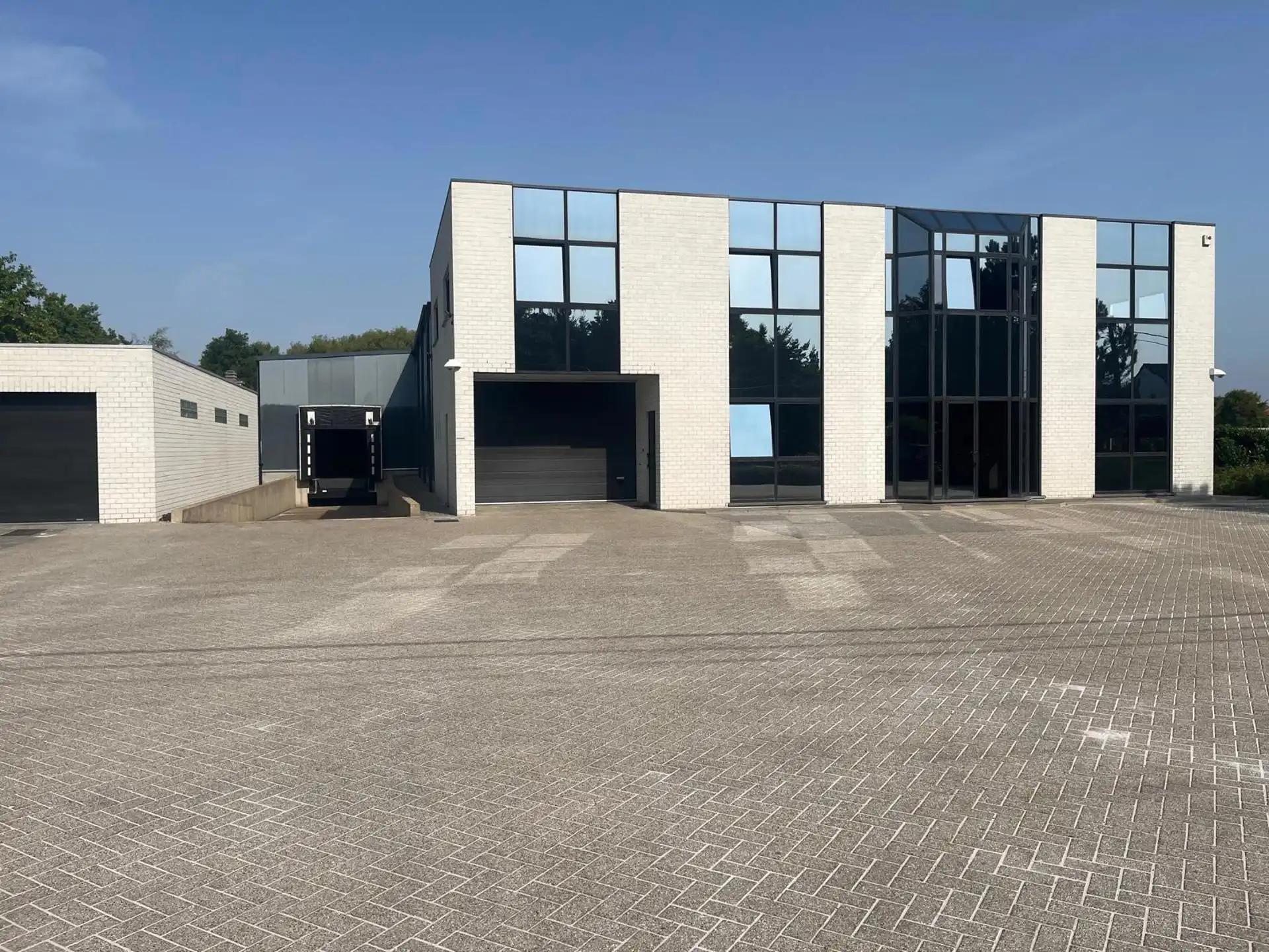 Lier: Magazijn 1.050m² met loskade en kantoor foto 15