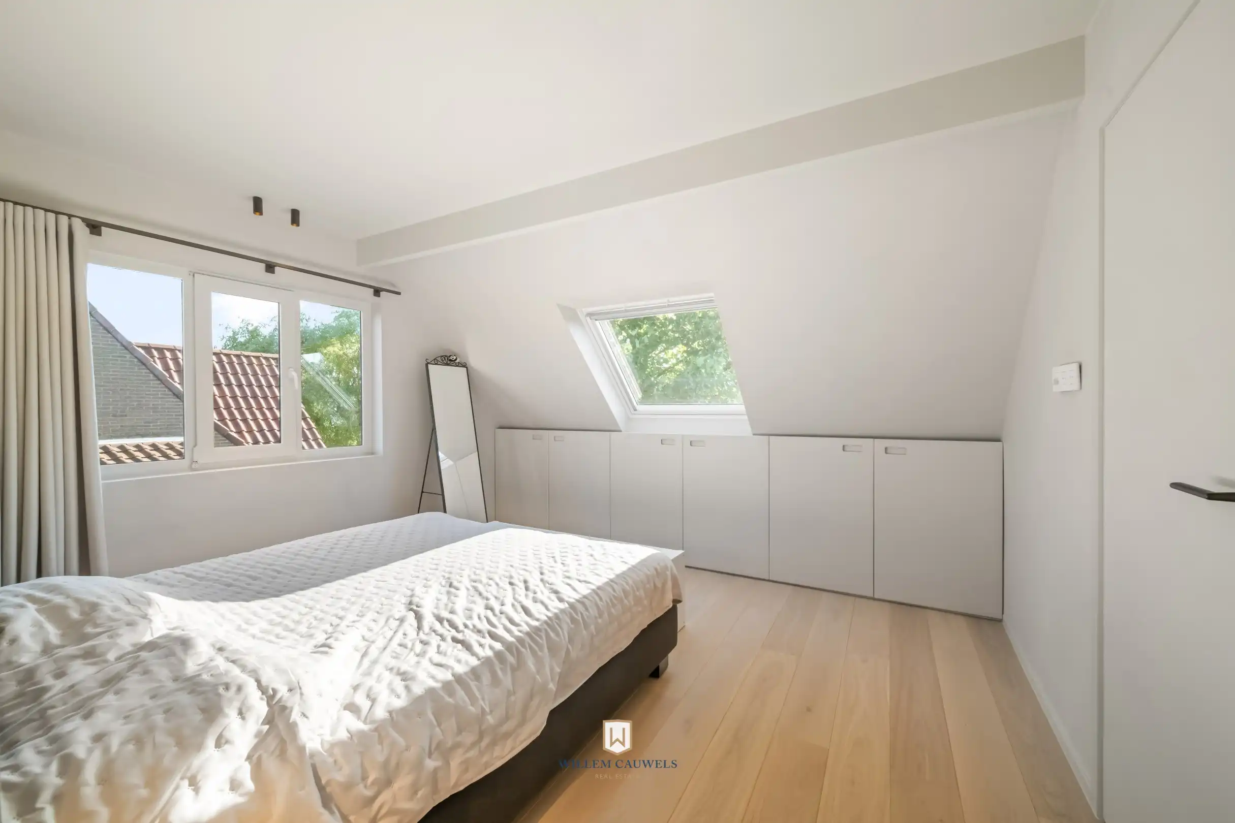 Alleenstaande villa met mooie tuin te Knokke foto 14